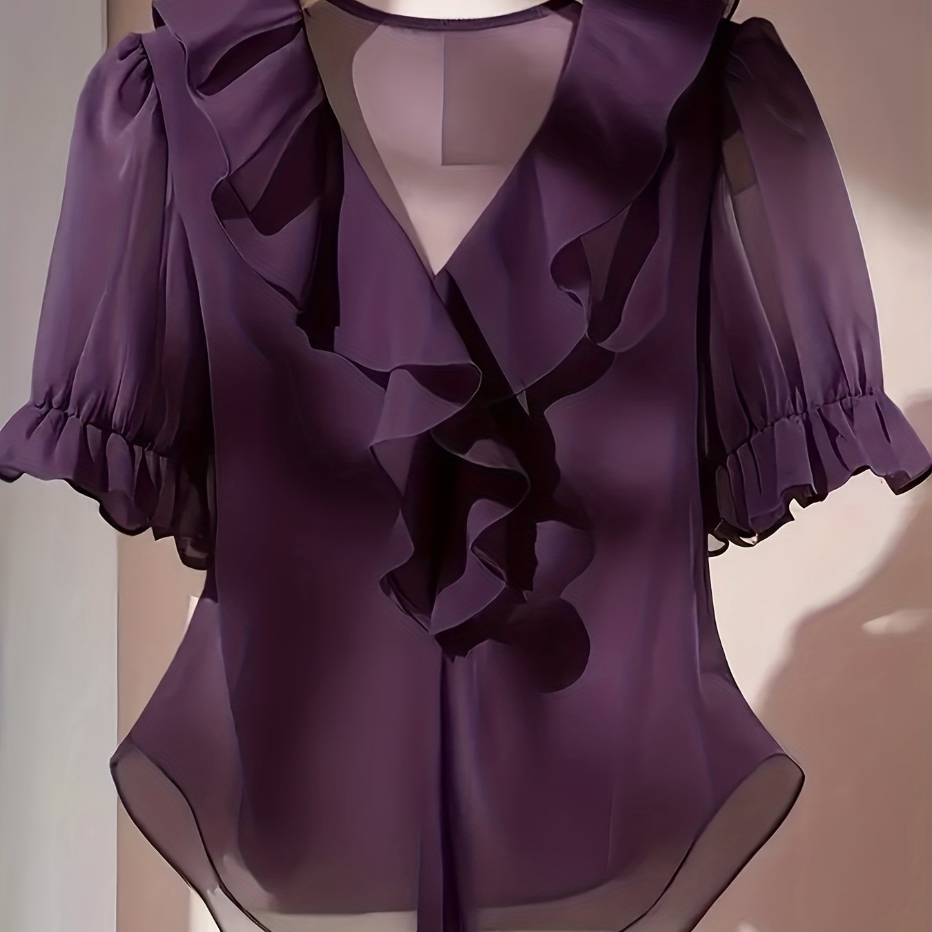 Image of Elegant V-neck Short-sleeve Blouse With Collar - Sheer Suitable For - Wear, Machine Washable Casual To Dressy