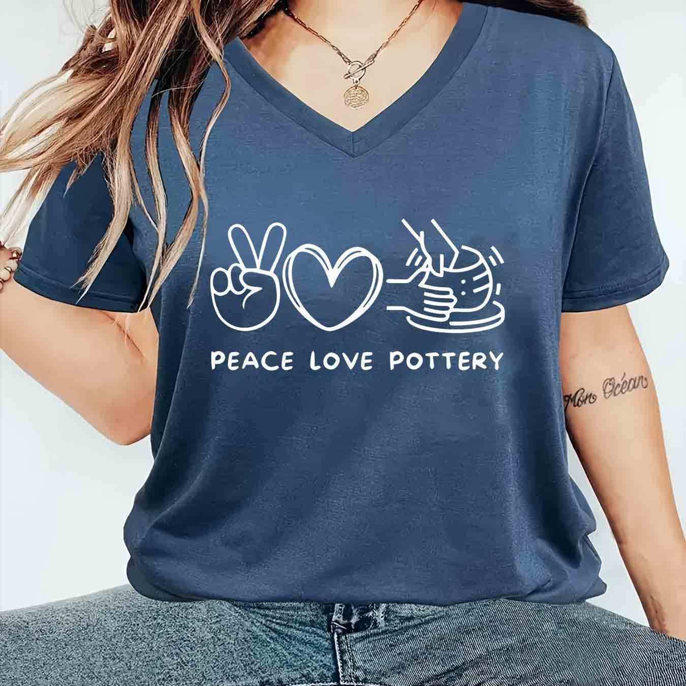 TEMU 1pc Fashion Women's V-neck Short-sleeve T-shirt, Polyester, Series, , Creative Minimalist Style, "victory" Hand Gesture, Heart, And Pottery Jar