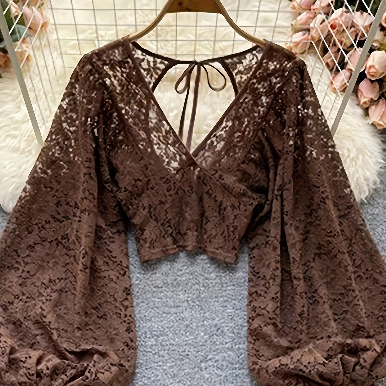 E-shop Modisches Damen-Shirt-Top mit V-Ausschnitt, eleganter Spitze, Ausschnitt Bindeband am Rücken 17095