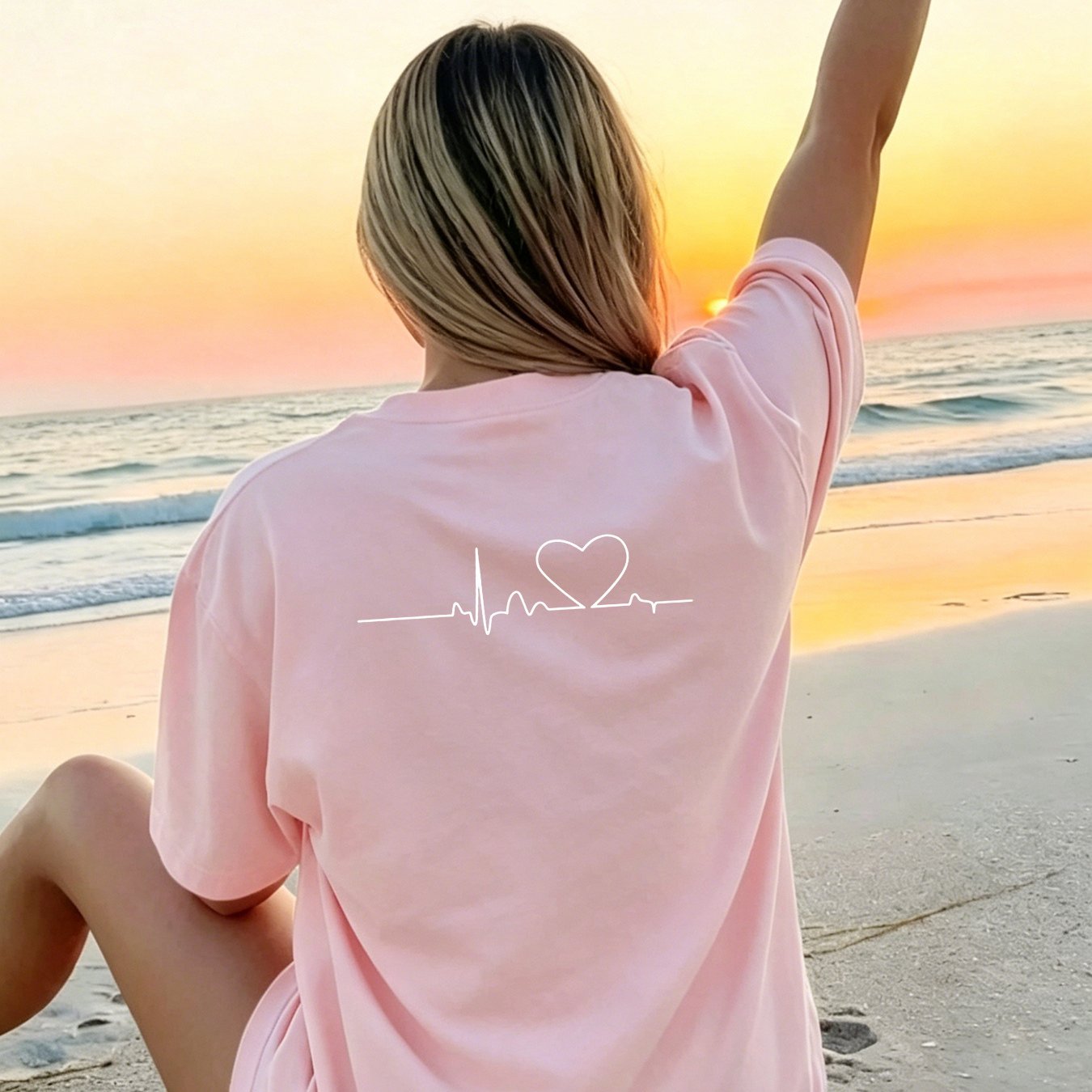 Image of Chic Women's Loose Fit T-shirt With Heartbeat Line And Heart Pattern - Perfect For Summer Beach