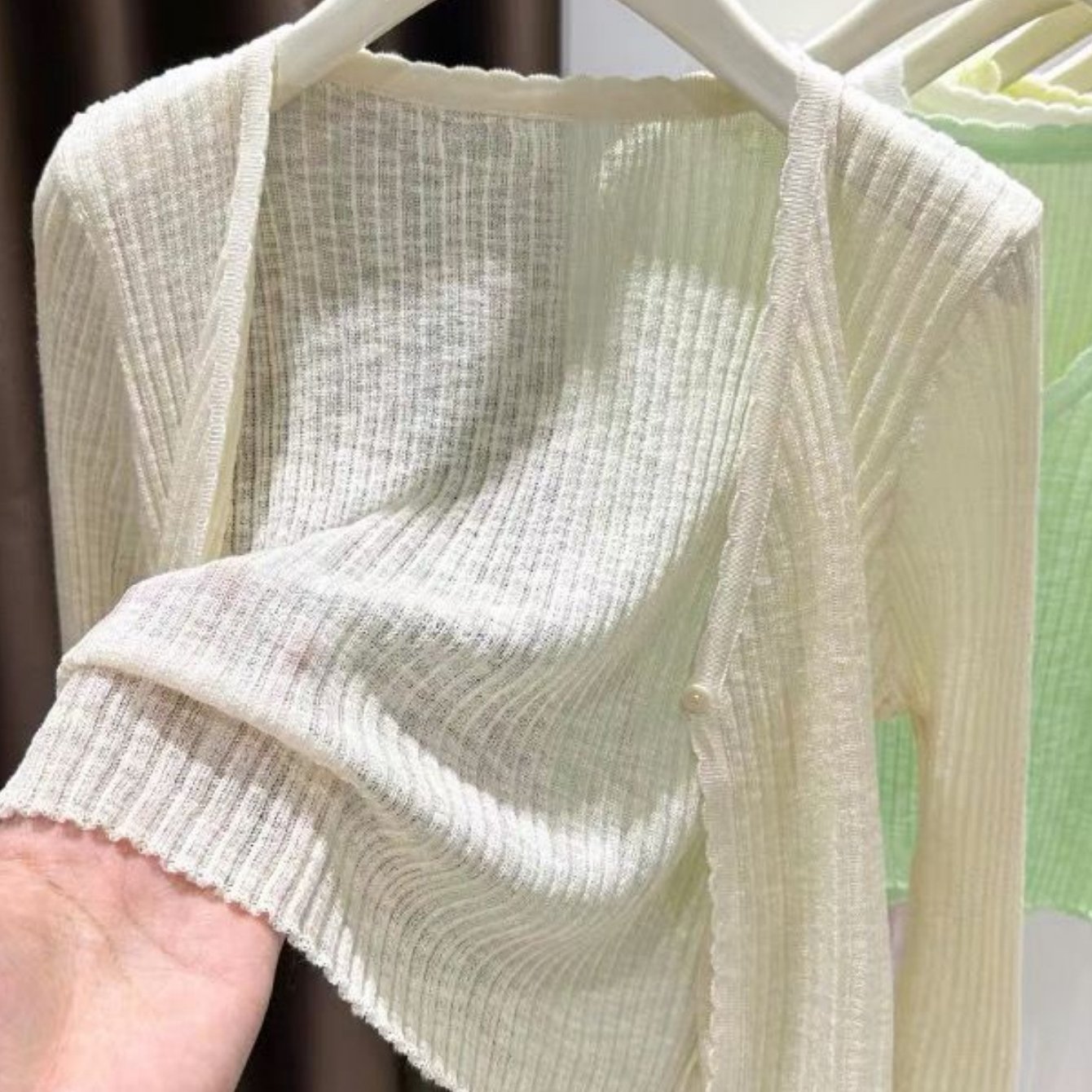 E-shop Neue Damenmode für Frühling und Sommer aus Europa und Amerika, mit einem stylischen und einfachen Kurzarm-Strickjacken mit Knopfleiste, die