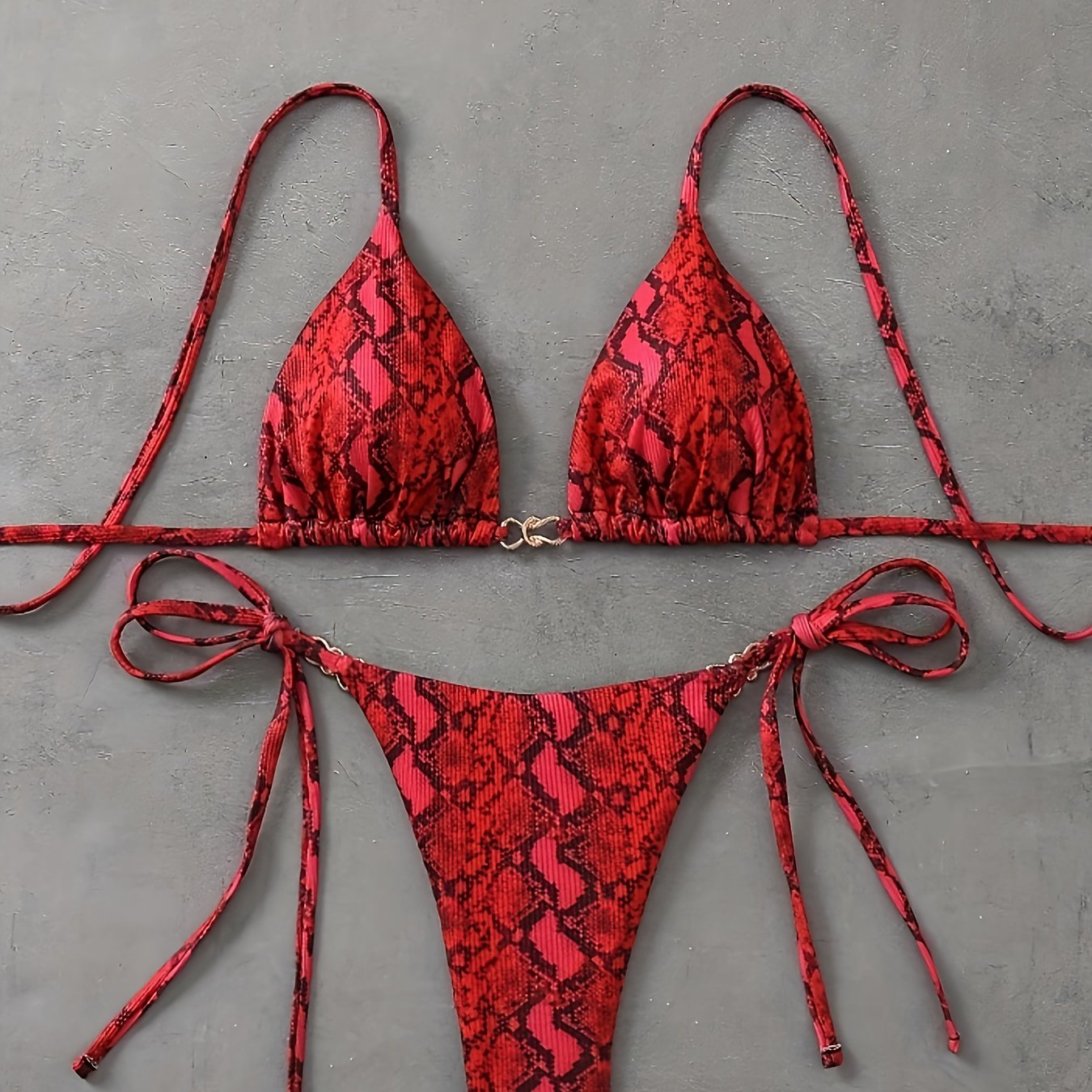 E-shop Damen Bikini Set | Hochelastisches Material mit zufälligem Print und Schnürdetails von Fuba.Vi
