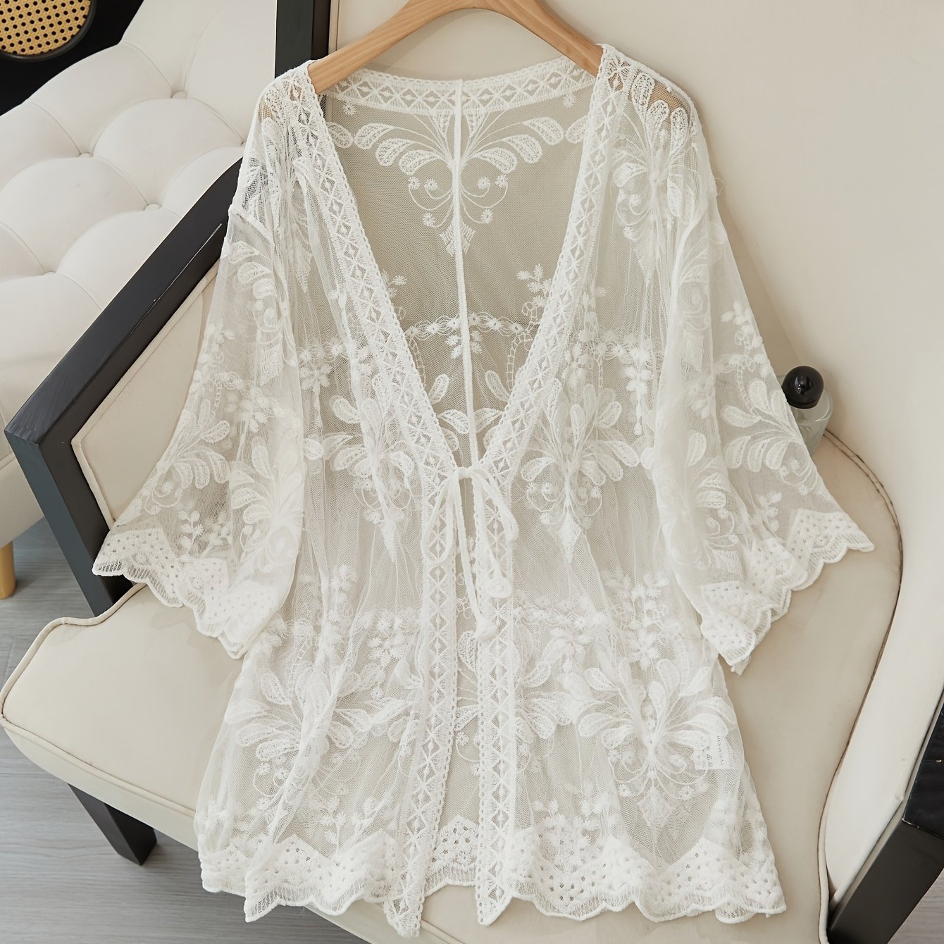 E-shop Eine V-Ausschnitt Halbärmel Spitzen Cardigan für Damen, mit Bohemian Openwork Stickerei, für Freizeit am Strand im Frühling und Sommer