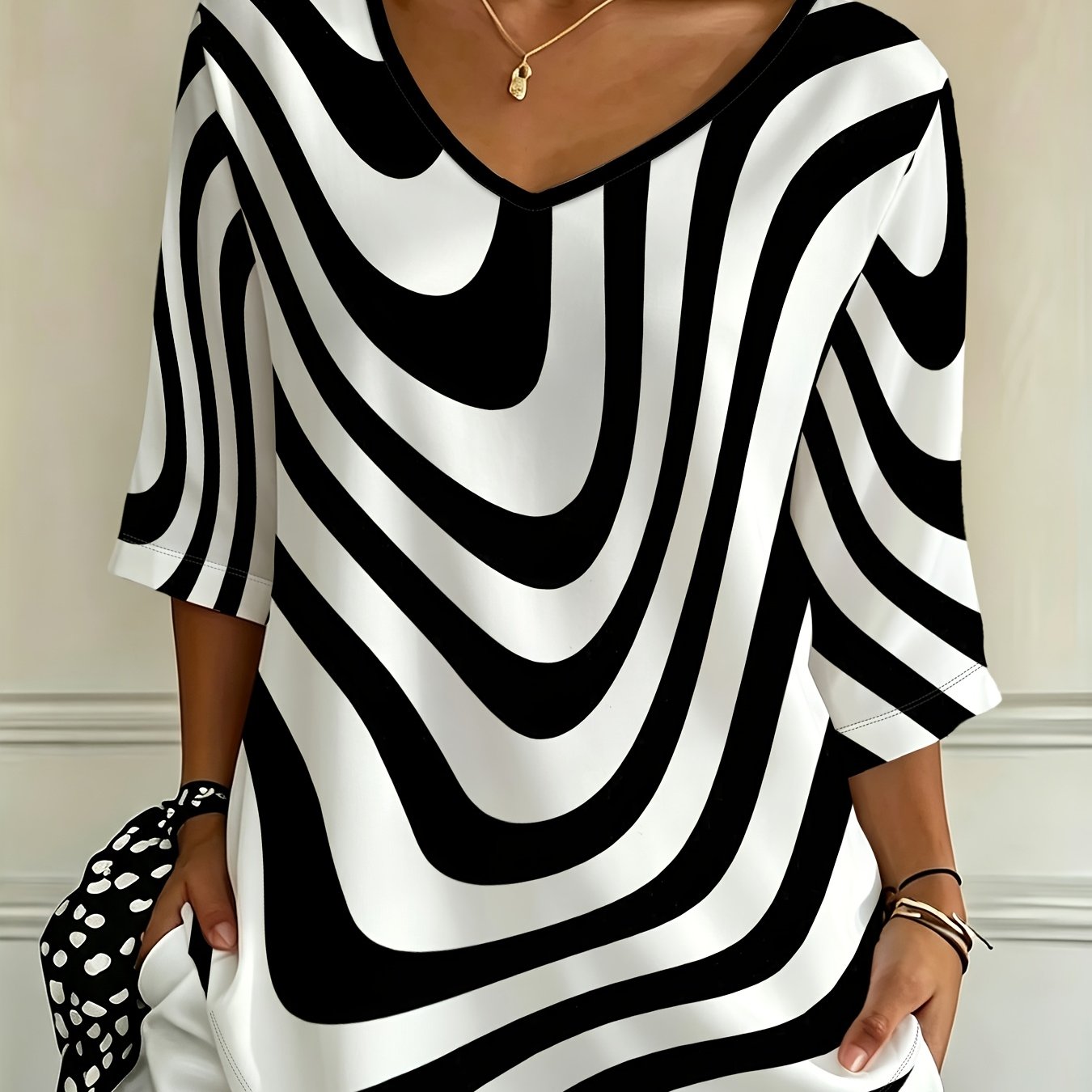 TEMU Plus Size, Casual Fashion Holiday New Arrival Plus Size Women's Wavy Stripe -quarter Sleeve V-neck Loose Fit T-shirt Top
