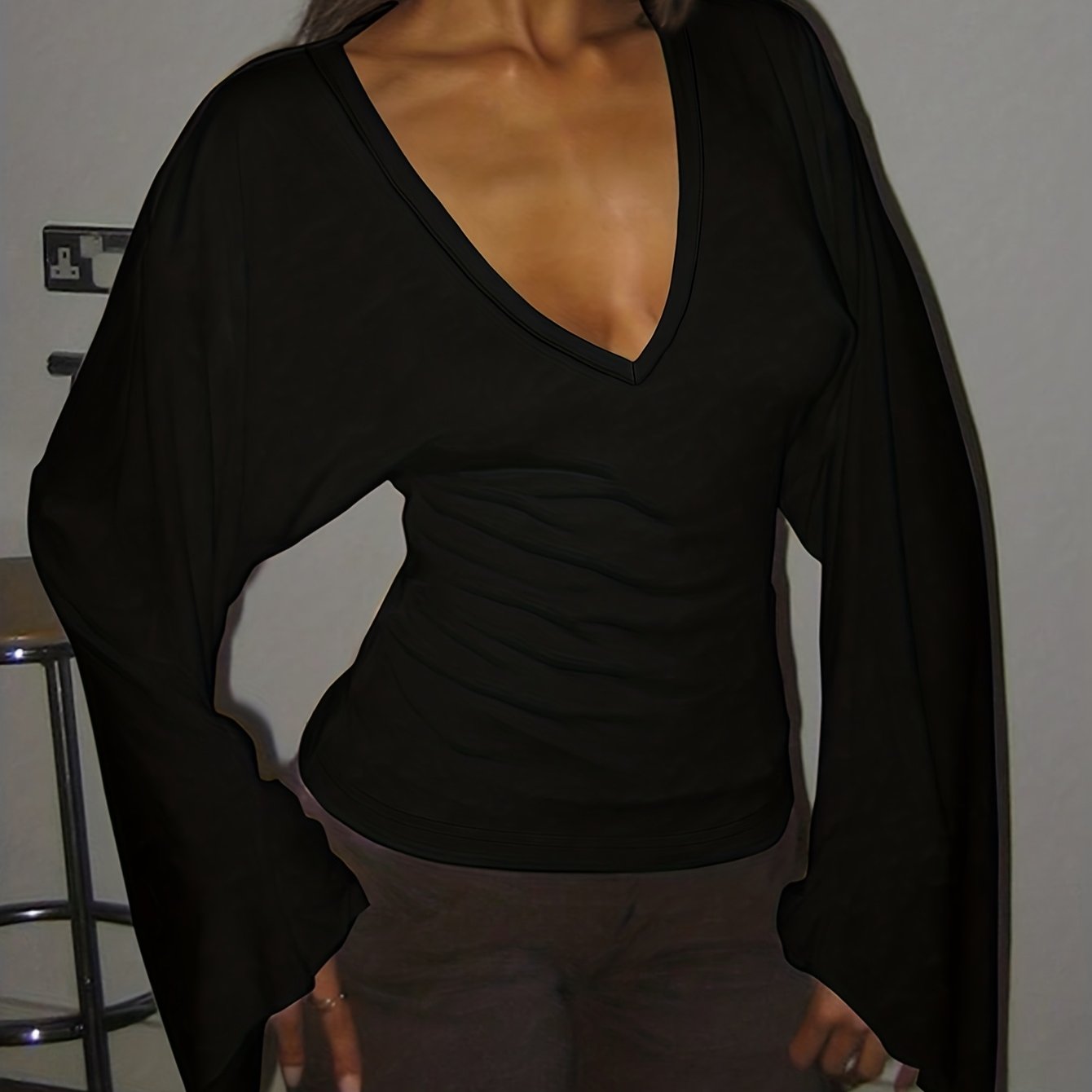 Image of Women's Y2k Solid Color V-neck Bell Sleeve Slim-fit T-shirt - Long Sleeve Top With V-shaped Collar & Flared Bell Sleeves, Machine Washable For - Wear, Casual Or Dressy Outfits