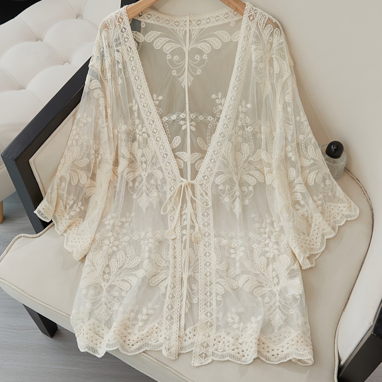 E-shop Frühlings- und Sommer-Damen Boho-Stickerei Freizeitstrandcardigan mit V-Ausschnitt und halbem Ärmel aus Spitze