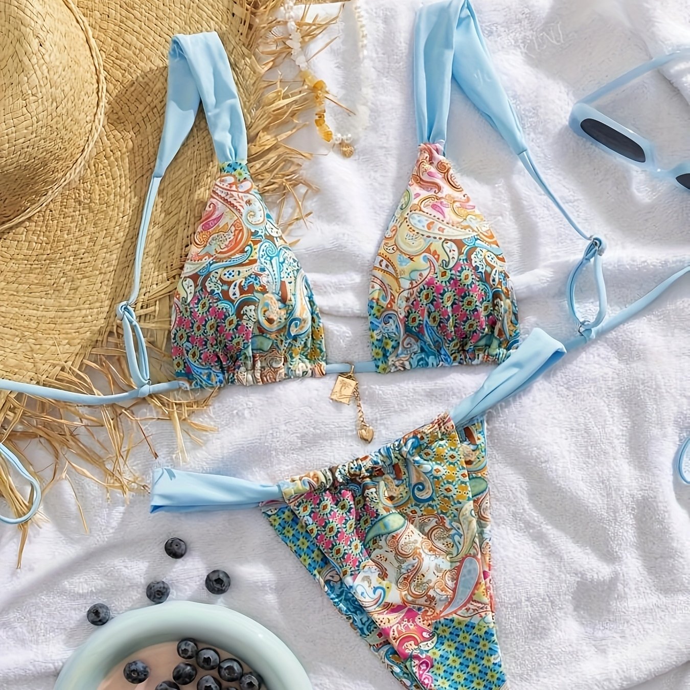 E-shop Neues Modisches -Set mit Druck und Schnürung – Damen-Bikini mit Metallanhänger