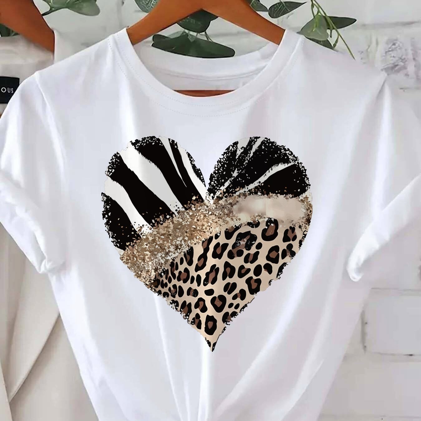 Image of T-shirt For Women; Zebra And Leopard Animal Print With Heart Pattern Printed T-shirt - Loose Casual Round Neck Sleeve Top For Women's Clothing.