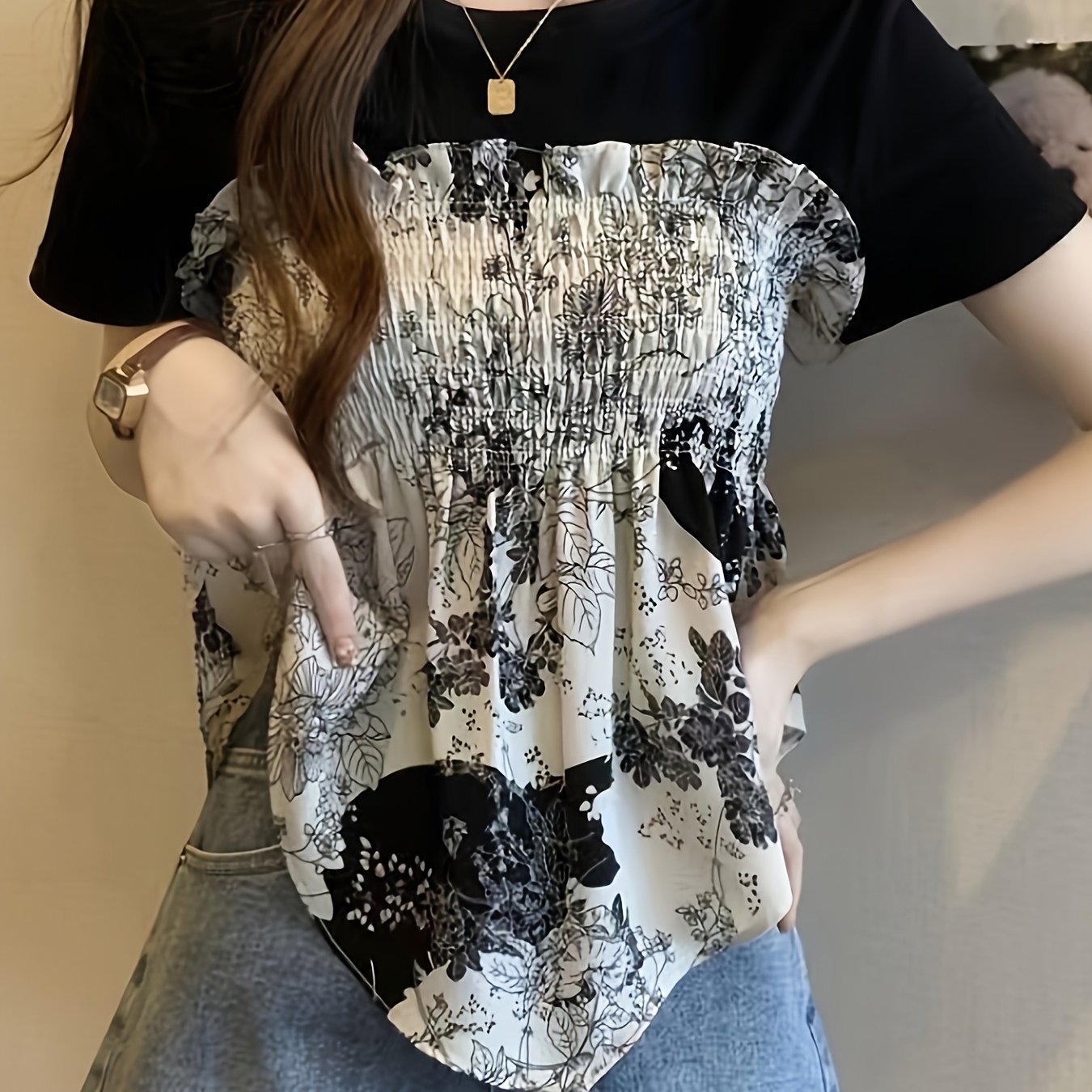 TEMU 【商品名】おしゃれなフェイクツーピースデザインのカジュアス。半袖、不均衡な裾、ライトベージュのな花柄プリントが特徴。快適な生地を使用し、春、夏、秋に最適です。