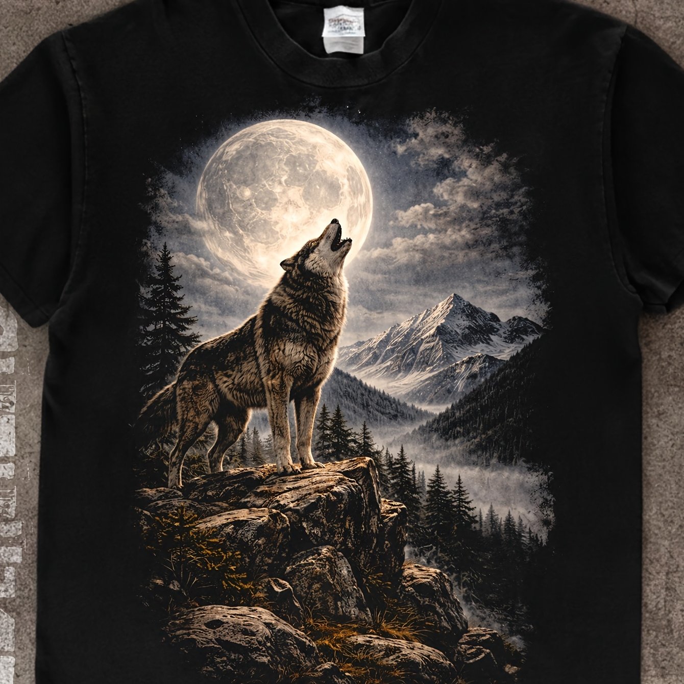 Image of Wolf Mountain Halftone Graphic T-shirt - Short Sleeve Round Neck Casual Streetwear Top With Wolf & Mountain Print, Machine Washable Suitable For - Wear, Unisex Apparel