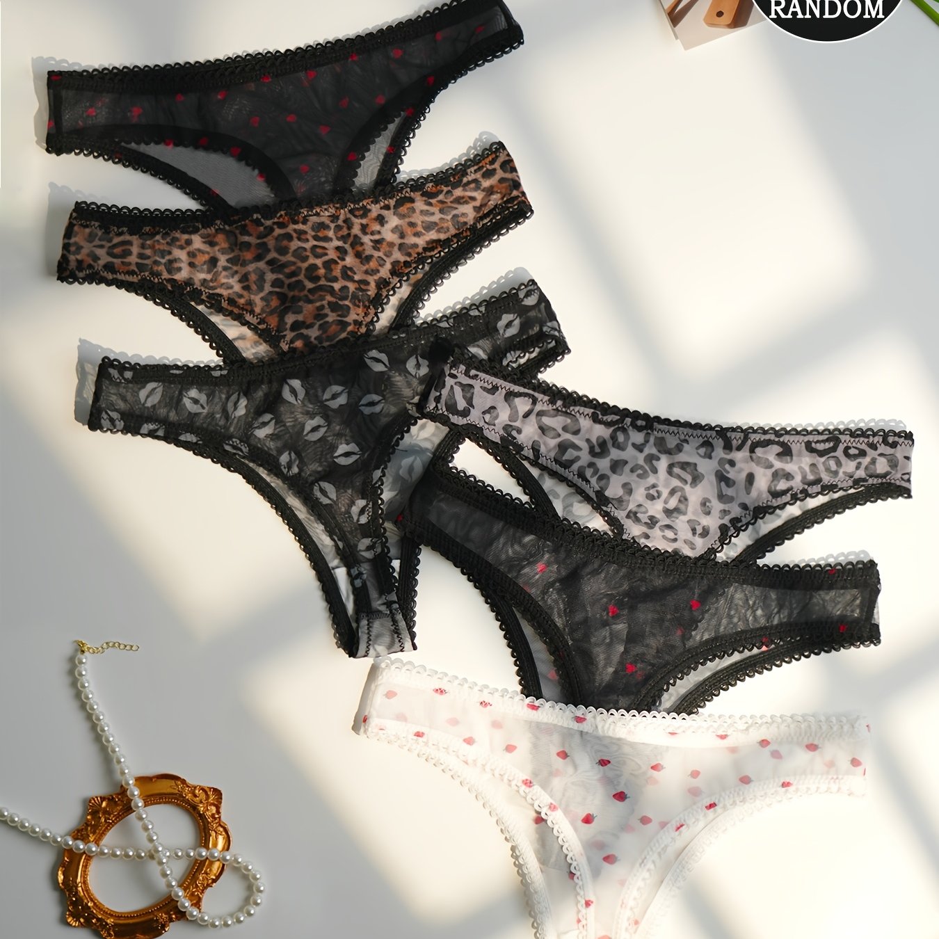 E-shop 4er-Pack BellaBreeze Damen Tanga mit niedrigem Bund – Halbtransparente Erdbeerherz- & Schleifen-Print V-String Unterwäsche, weiche