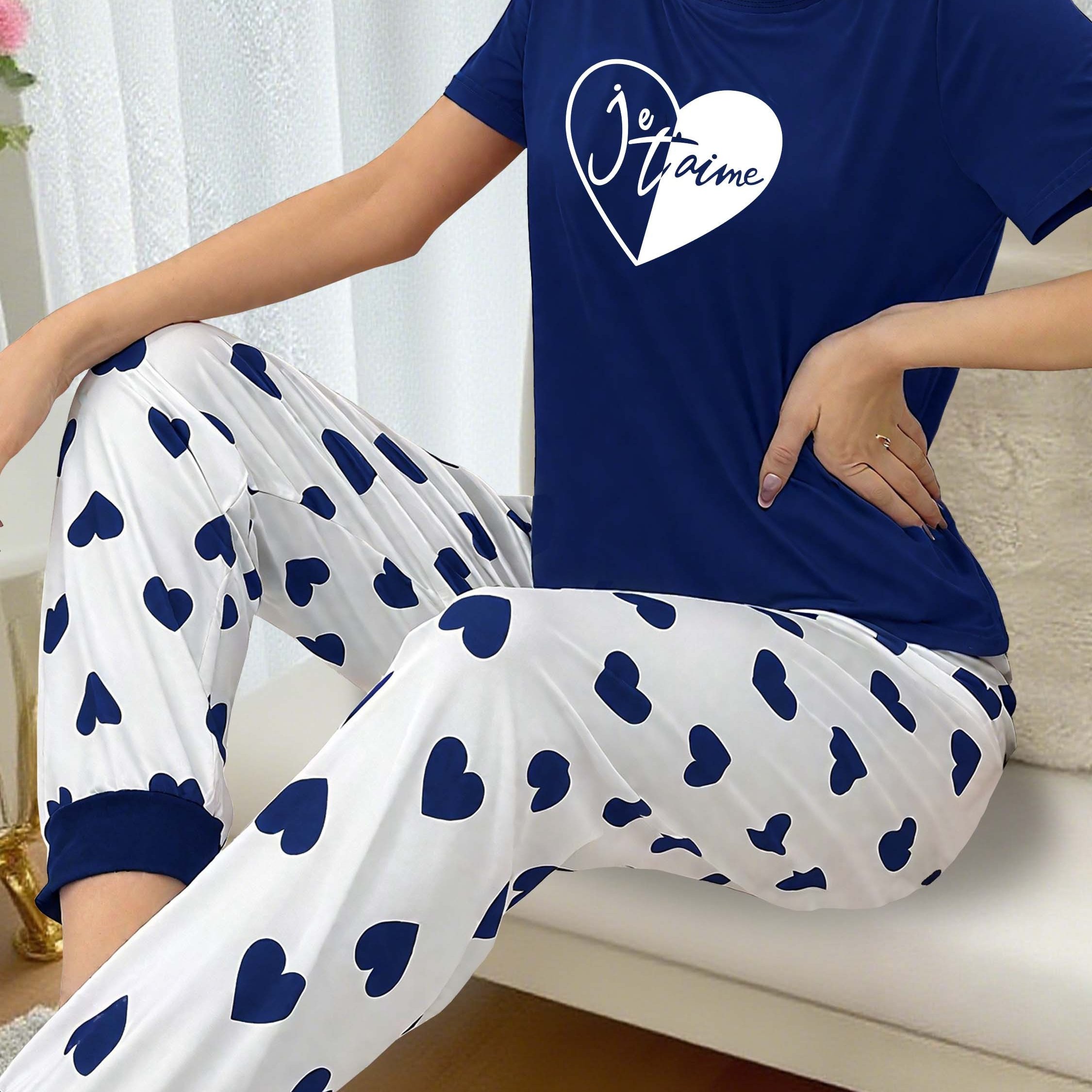 E-shop Valentinstag - Elegantes Damen Schlafanzug-Set mit Herzprint, Kurzarm-Oberteil mit Rundhalsausschnitt und herzförmige Hose - Nachtwäsche für