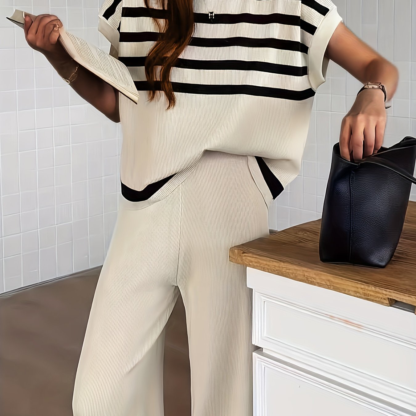 Image of Spring/summer Women's Fashion Set: Simple High-end Striped Vest Top + Fashionable Loose Wide-leg Pants, Striped Color-block Casual Outfit