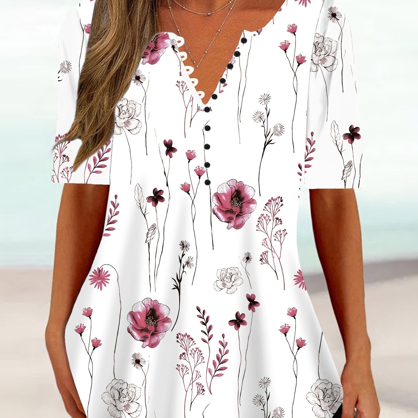 Image of Plus Size, Popular : Plus-size Floral Print V-neck Short-sleeve Top, Loose And, Casual And Fashionable Women's Plus-size Clothing For Spring And Summer