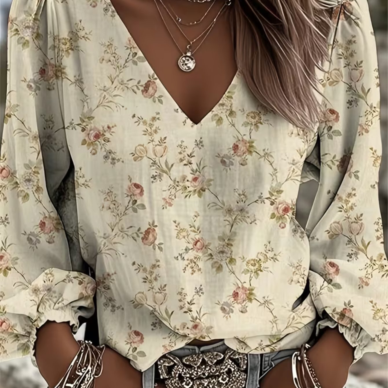 Image of Plus Size - Plus Size - Plus-size Women's Spring/summer Top Featuring A 2d Flat Print In A Retro Western Style. This V-neck Long-sleeved Shirt Showcases A And Bohemian Lantern Sleeves