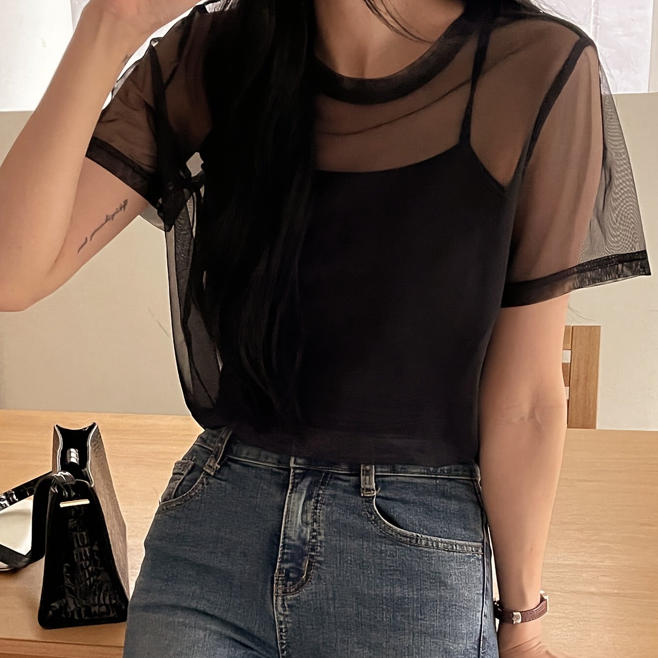 E-shop Damen Bluse mit Kurzen Ärmeln aus Durchsichtigem Mesh - Sommertop mit Mittlerer Elastizität, Eleganter Schereneffekt, Maschinenwaschbares
