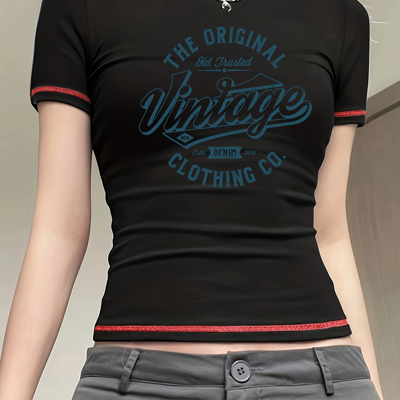 E-shop Y2K Vintage Kurzarm-T-Shirt – Cropped Fit Retro 90 Schriftzug & Y2K Print Oberteil | Nicht Kurzes T-Shirt für Frühling, Sommer, Herbst Outfits |