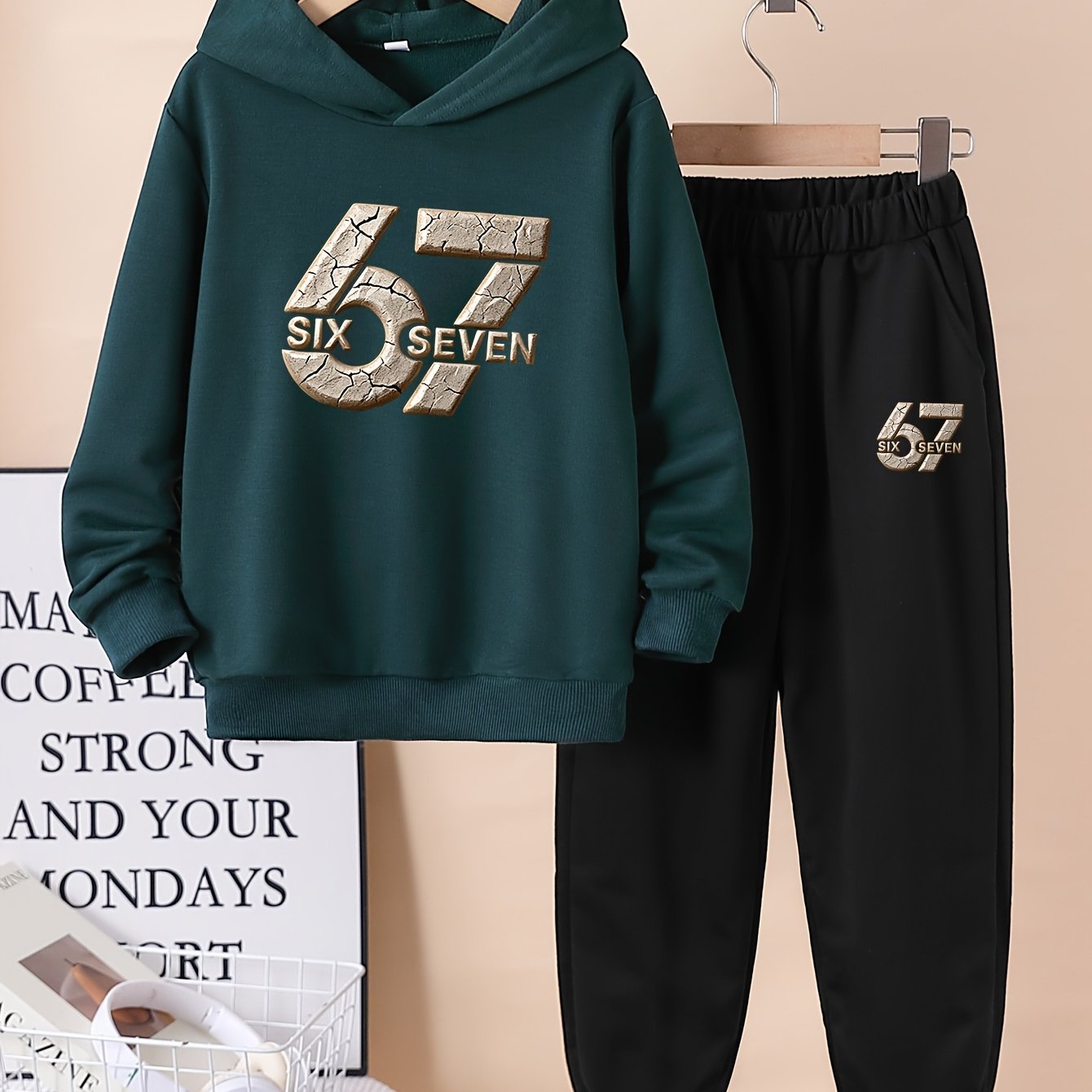 E-shop 2 Stück Jungen Trendiges Frühling/Herbst "Vintage Old Number 67 SIX " Print Langarm Kapuzenpullover Jogginghose Set, für Draußen