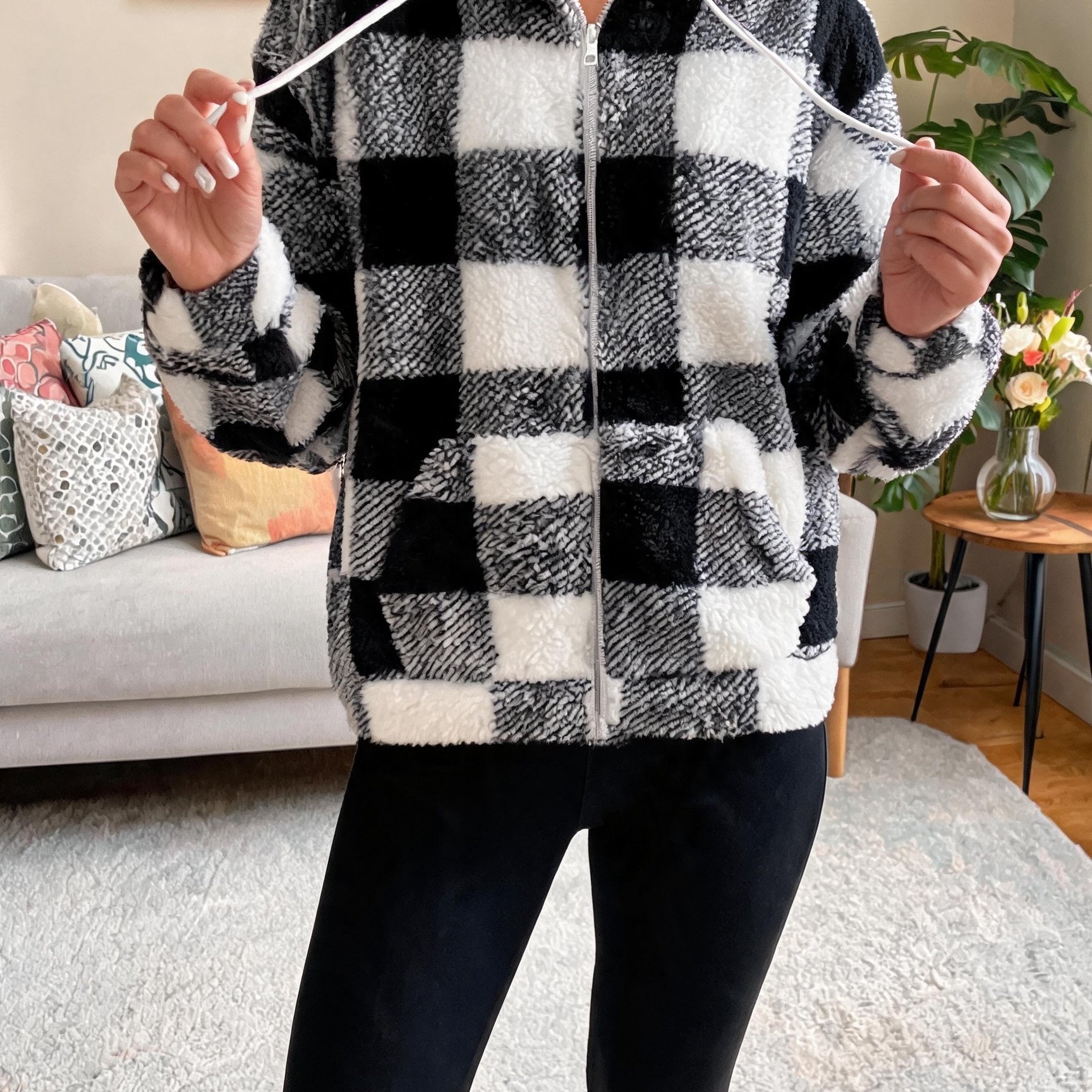 TEMU 1pc Women's Autumn Winter Warm Fleece Jacket, Drawstring Hooded Zipper Cardigan Sweatshirt, Fashionable Black And White Plaid Pattern, Thick