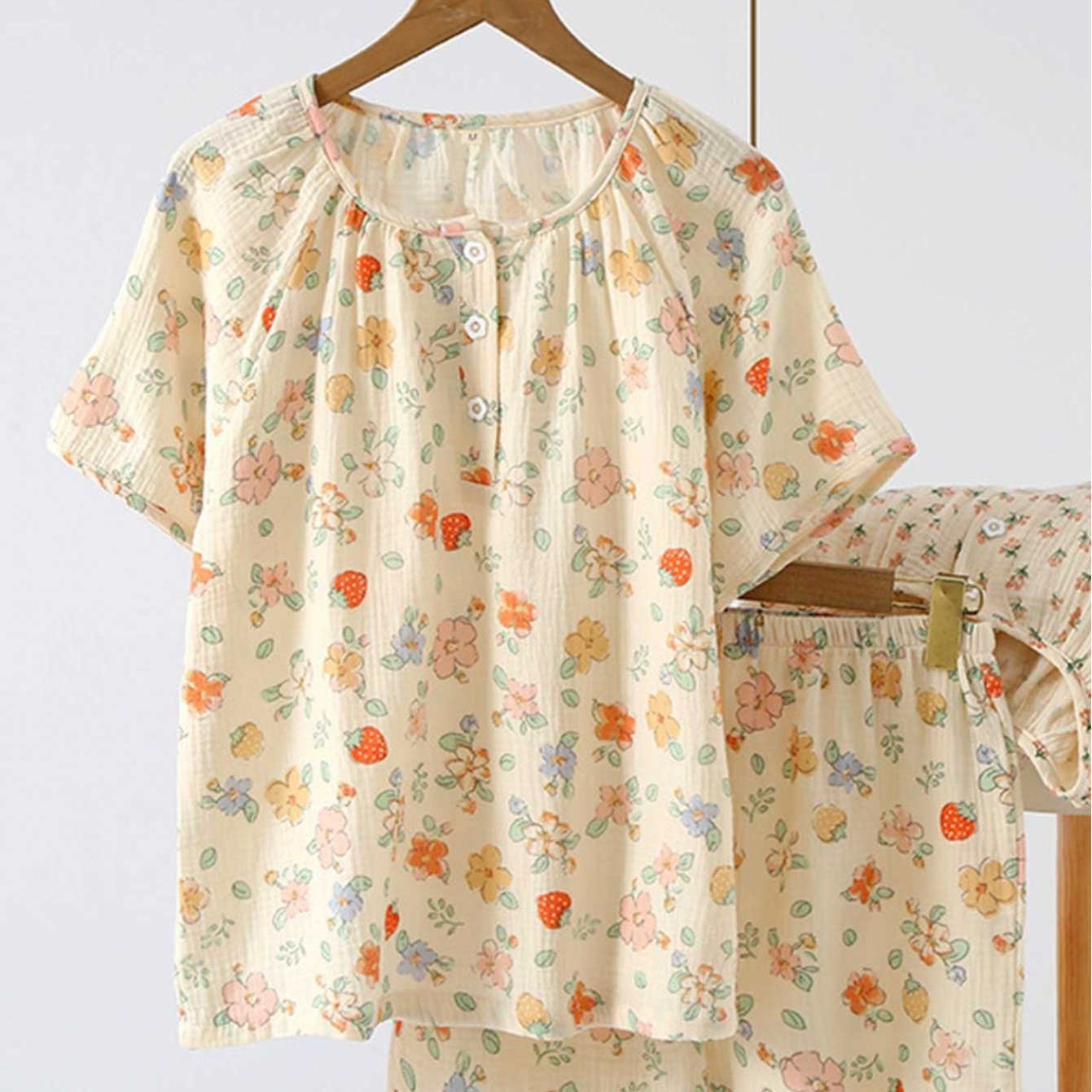 Image of Women's Summer Breathable Crinkled Viscose Pajama Set, Sweet Floral Print Short Sleeve Top And Shorts, Casual Loungewear