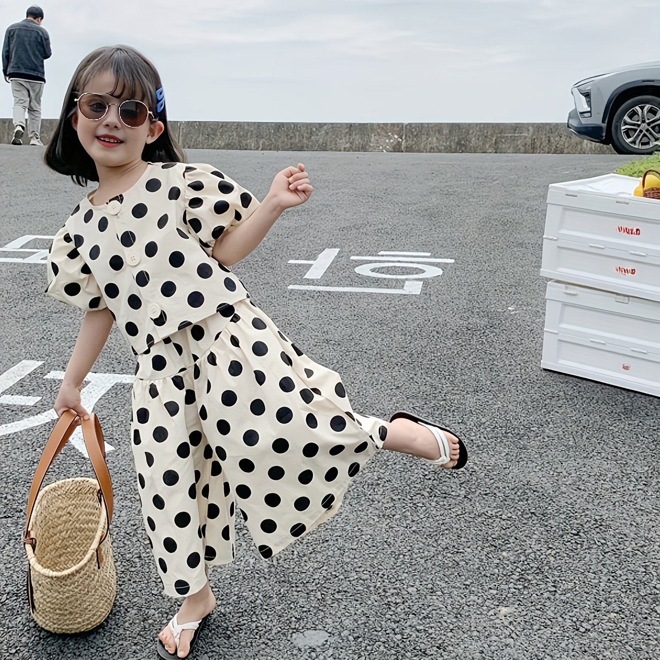 Image of Girls' Polka Dot Set 2024 Summer New Short-sleeved -point Wide-leg Pants Two-piece Set, For Outdoor