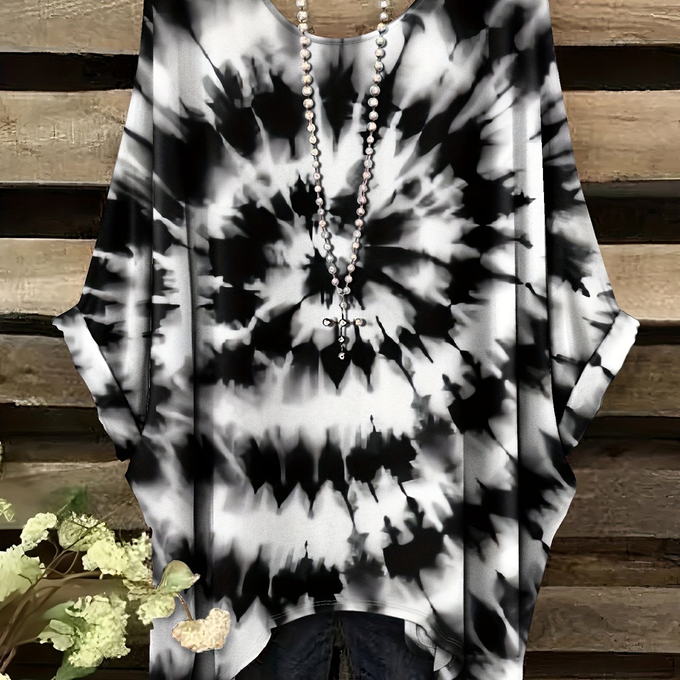 Image of Plus Size - Plus Size - Women's Size T-shirt Black And White Graffiti Print Pattern Women's T-shirt No Additions Additions Not Included