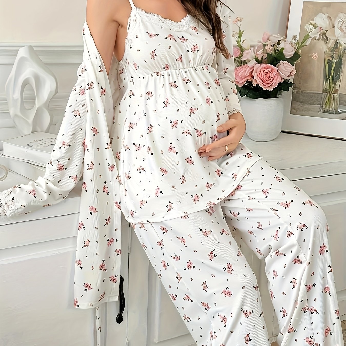 E-shop 3-teiliges Maternity-Pyjama-Set mit Blumenmuster, Spitzen-Camisole und Bademantel für Schwangere