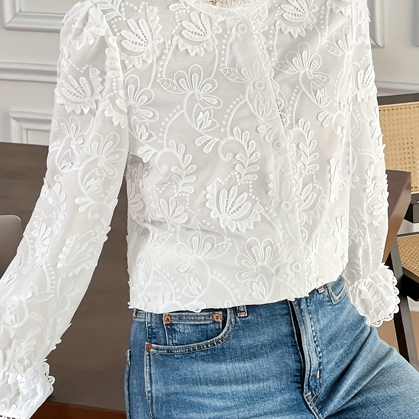 E-shop Damen Elegante Halbtransparente Stickerei-Bluse mit Spitzenbesatz – Stehkragen Knopfleiste Hemd, Maschinenwaschbares Langarm-Oberteil für