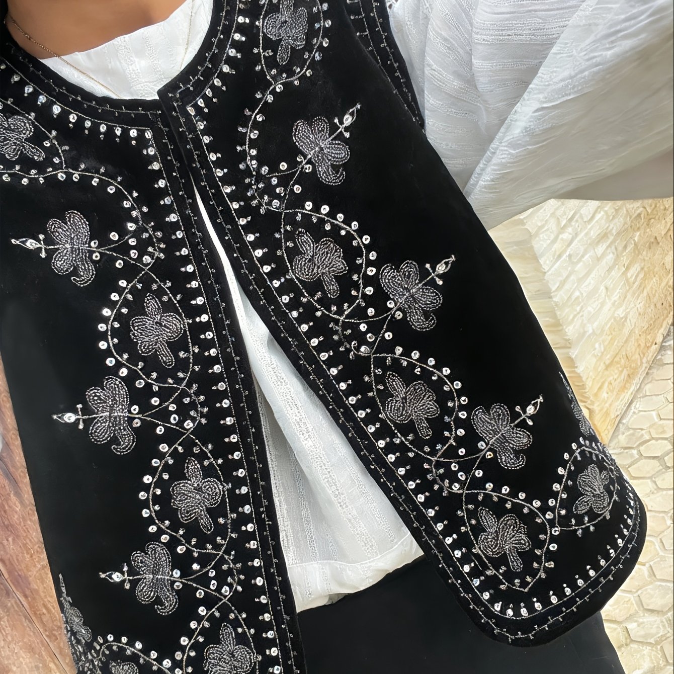 TEMU European And Autumn/winter Women's Beaded Embroidered Buttonless Vest, Versatile And Elegant Vintage Layering Vest For Women