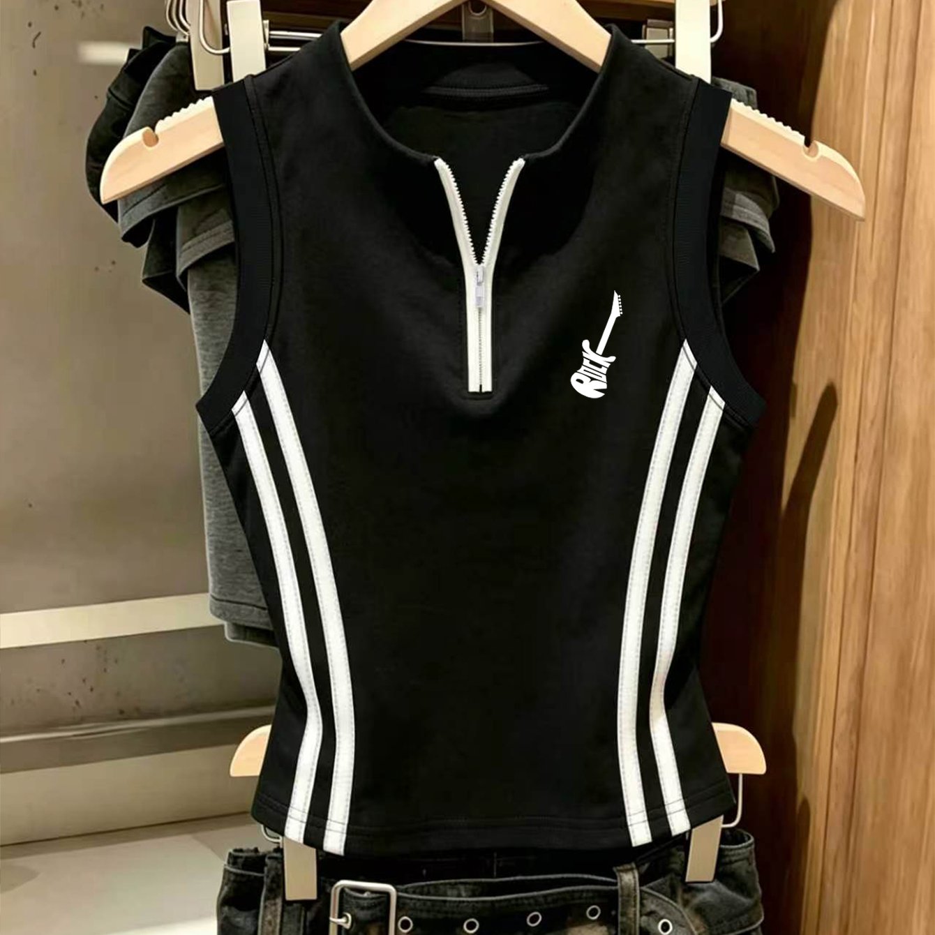 TEMU Spring/summer Women's S Tank Top With Stylish Letter And Guitar Print, Simple Casual Design, Versatile For,,, And Daily Wear, Sleeveless Vest