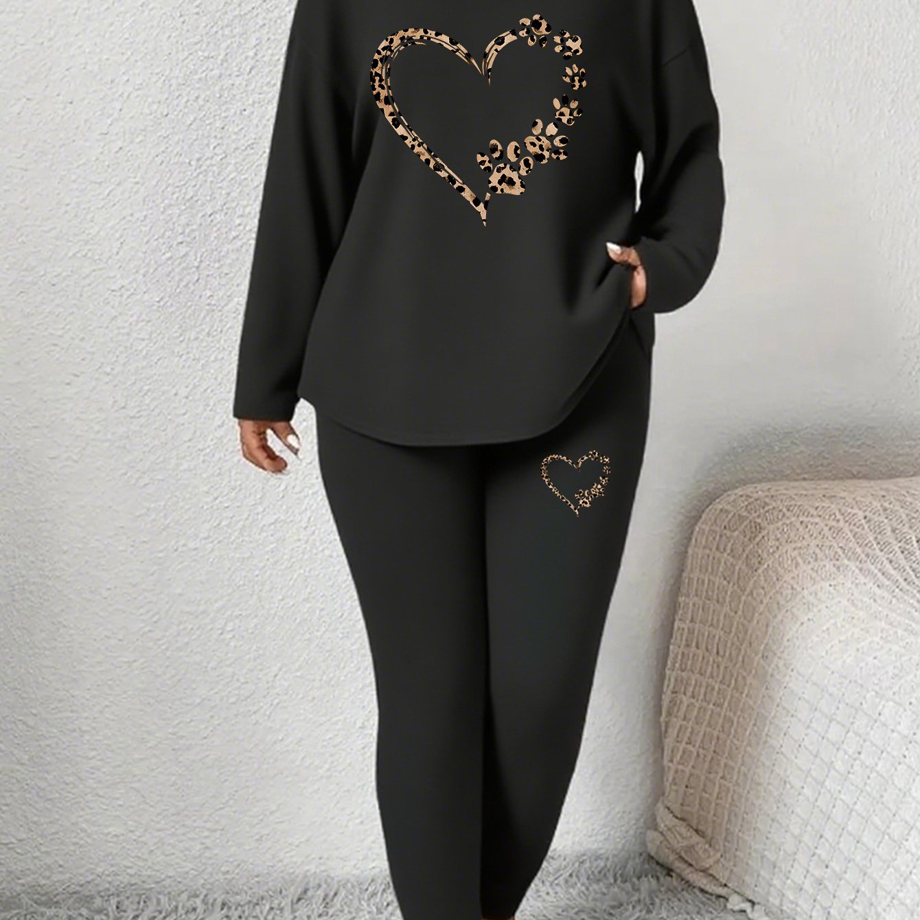 TEMU Trendy Women's Outfit Featuring A Popular Leopard Print And Heart Pattern, With Long Sleeves And Pants