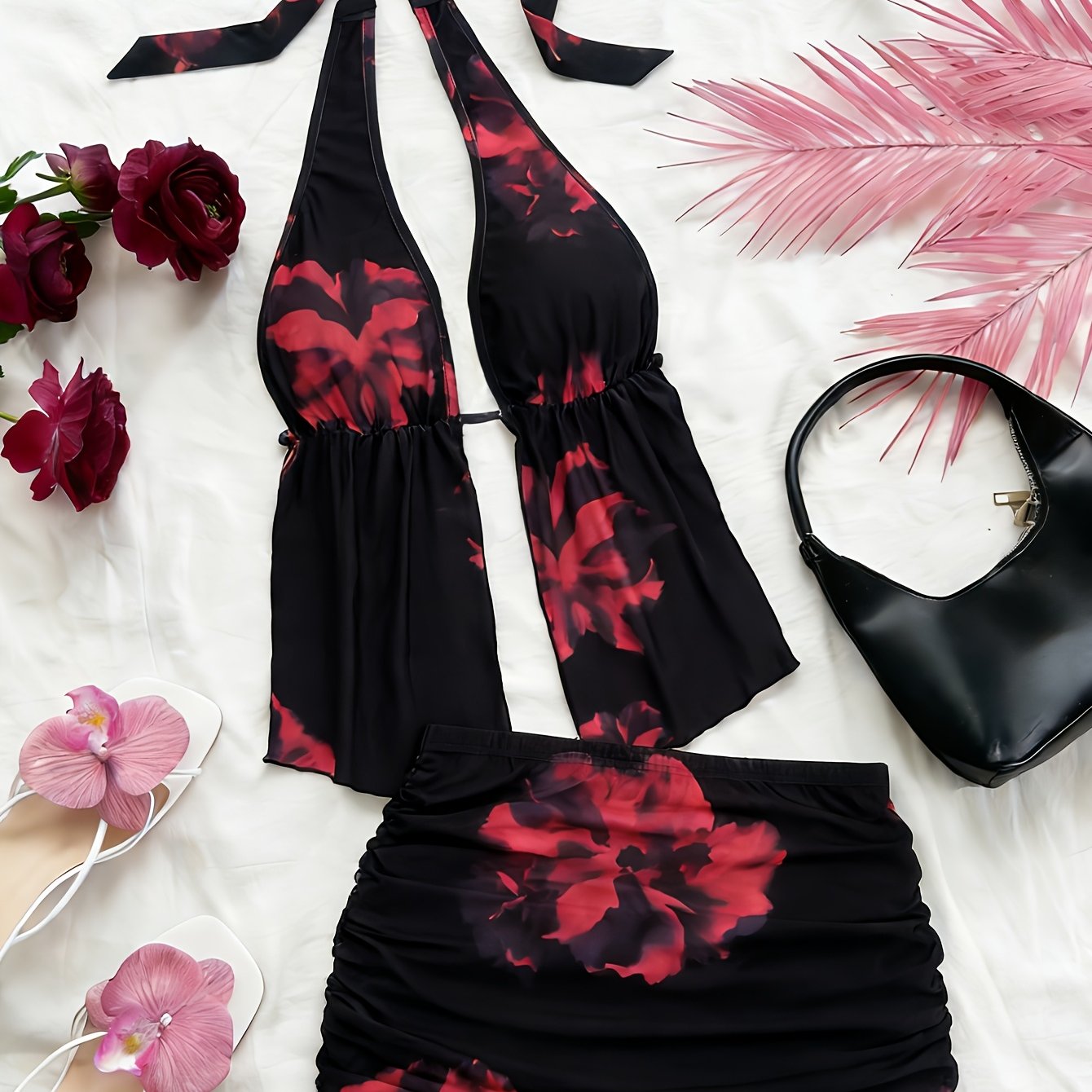 TEMU Ensemble deux pièces pour femmes comprenant un haut halter et une mini-jupe, parfait pour l'été avec un style doux et pimenté, mettant en valeur