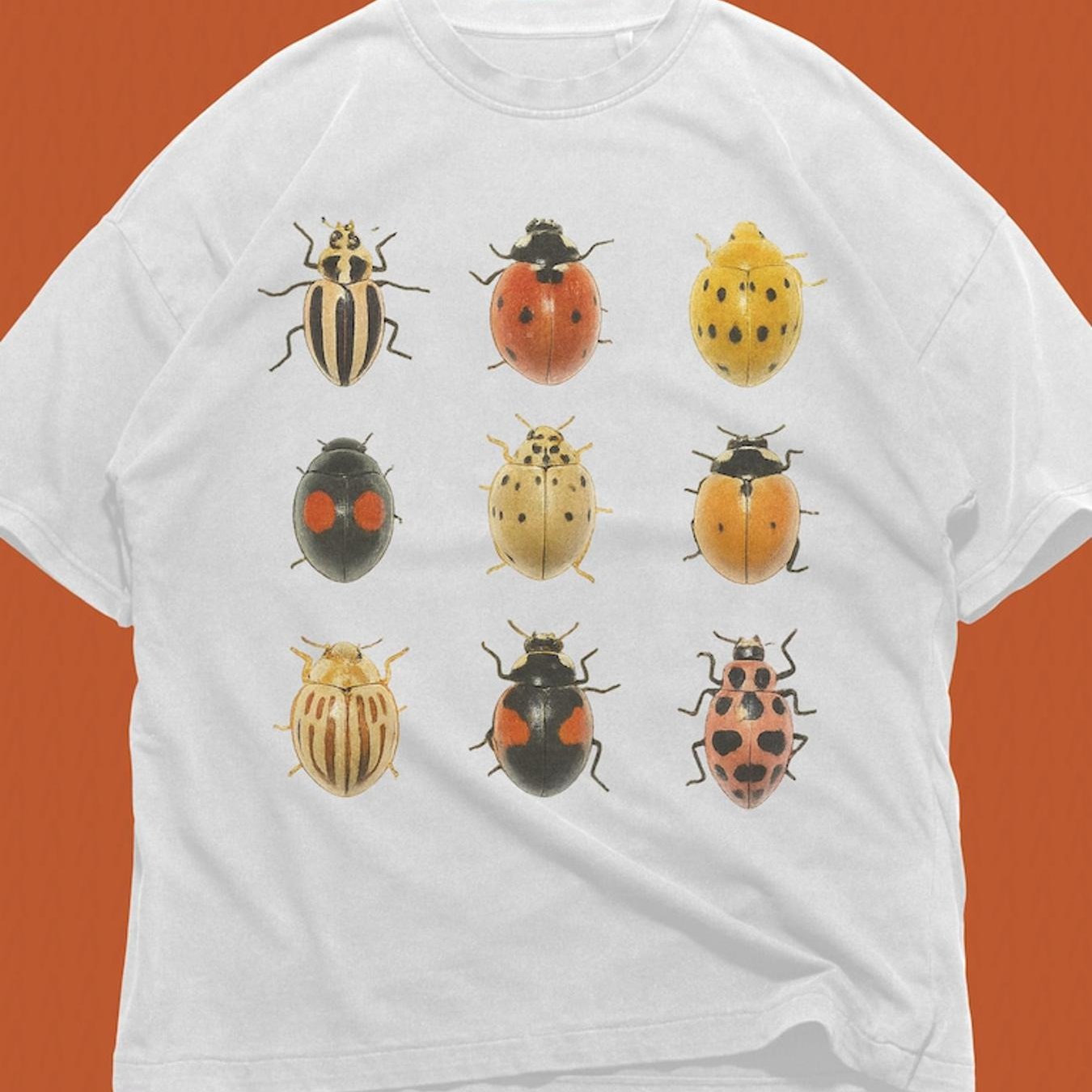 Image of Ladybug T-shirt Vintage Natur Botanik Insekt Oversized Streetwear Faux Fur Sie Sub Madchenhaft