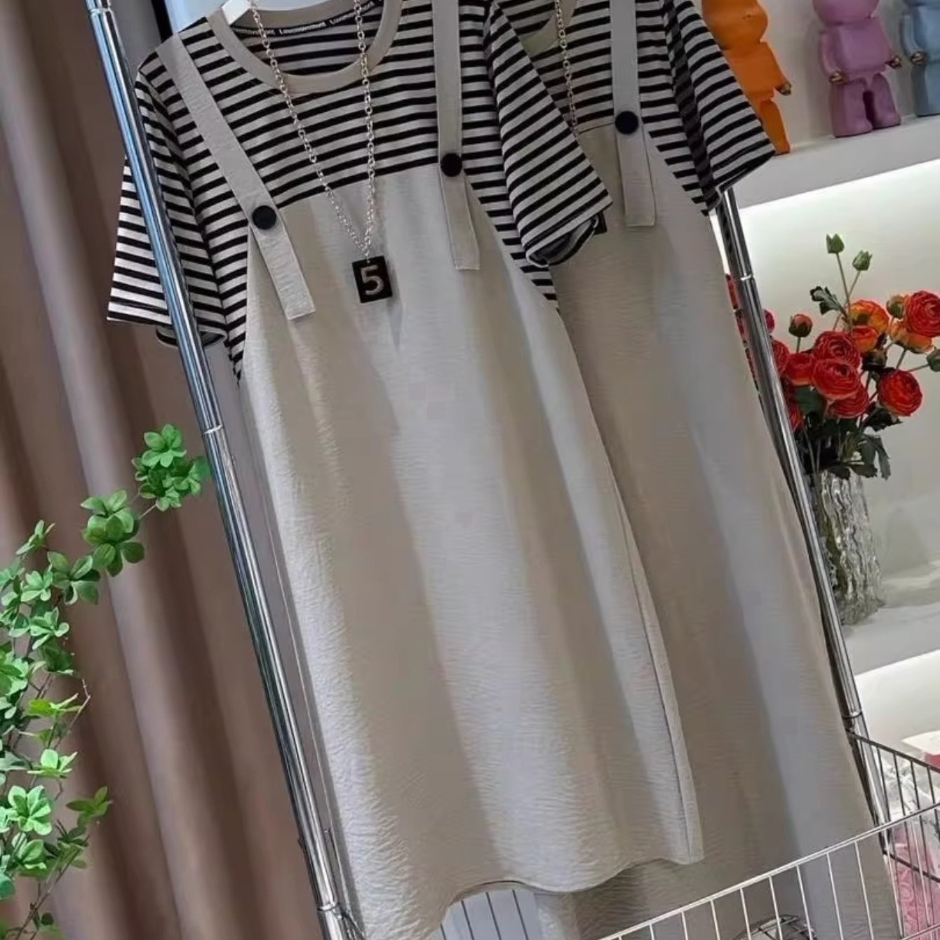 TEMU 【韓国ファッション風】ストライプのツーピースデザインが特徴の、軽量でカジュアルな夏用ワンピース。スプで、より大きなサイズもご用意。ゆったりとしたフィット感で、お腹を隠すことができます。