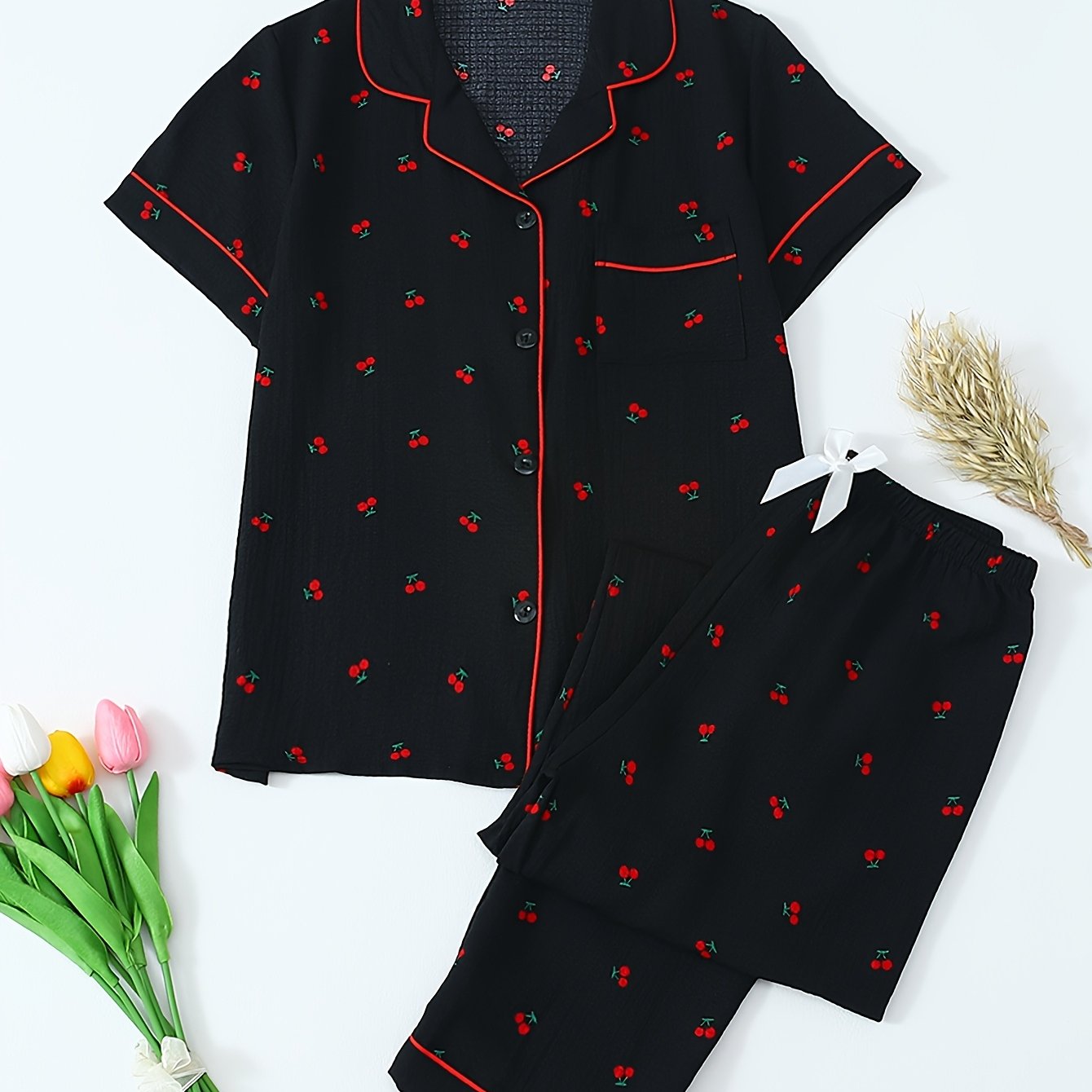 E-shop Pyjama-Set für Damen mit Kurzarm und Langen Hosen in Schwarz mit Kirschdruck