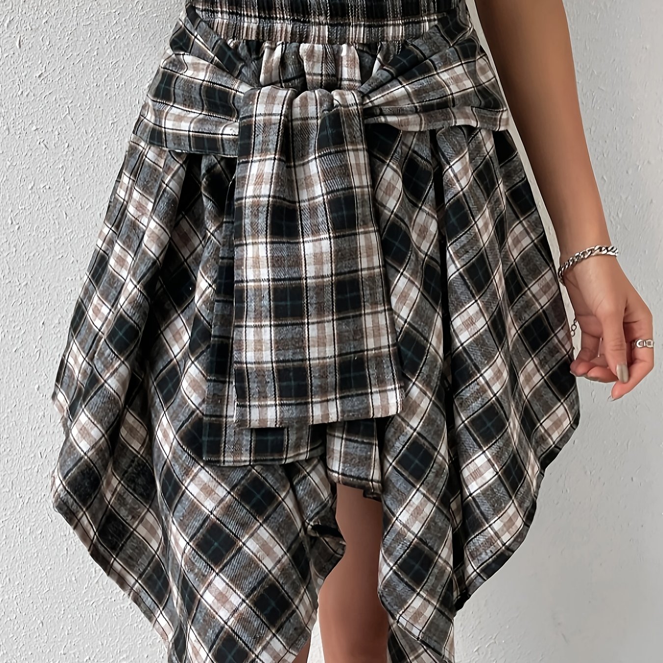 Checkered High-waisted Asymmetrical Hem Skirt