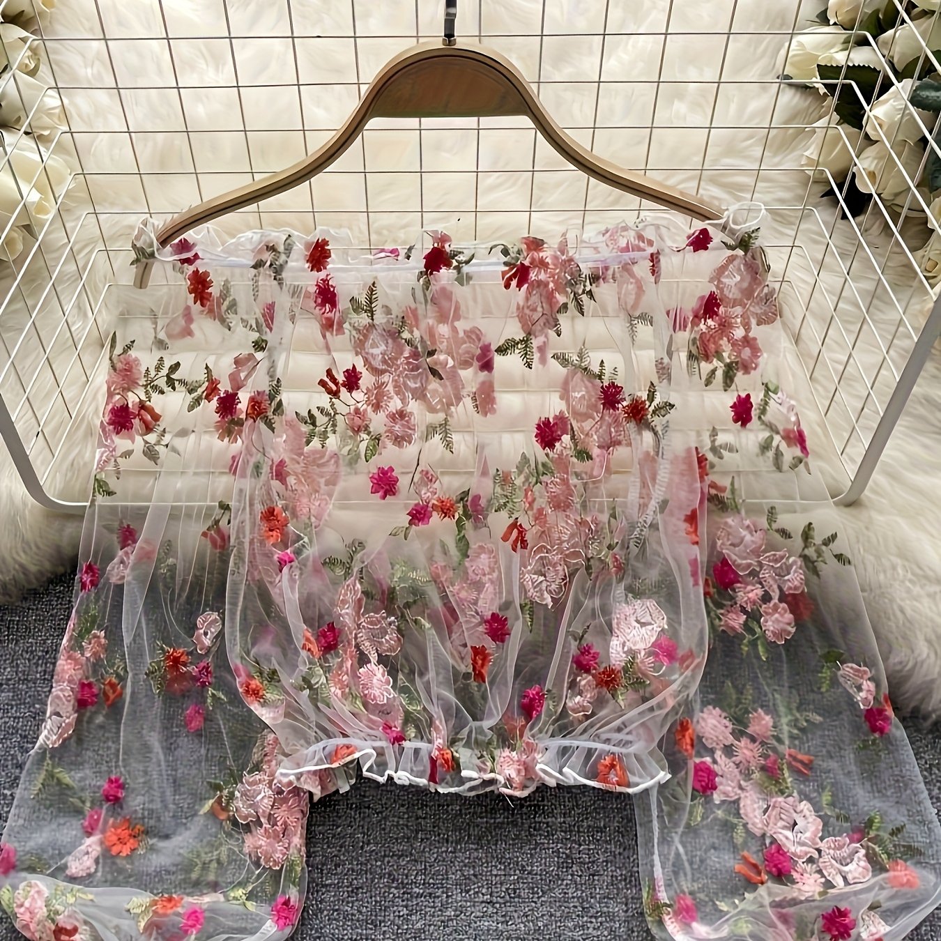 E-shop Lockere Cardigan mit Blumenmuster, kurzem Cardigan mit langen Ärmeln, Spitzenhemd, schulterfreies Mesh-Embroidery, transparentes, elegantes