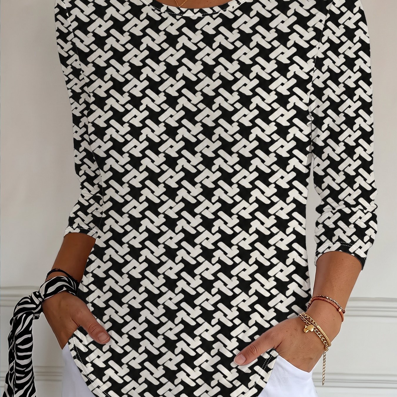 TEMU Women's Round Neck Long Sleeve T-shirt With Geometric Chain Abstract Pattern, Soft And Comfortable Fabric, Print Design, Machine Washable,
