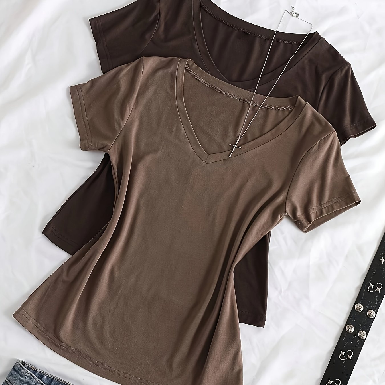 TEMU Ensemble de 2 T-shirts moulants d'été à col en V pour femmes, T-shirts à manches courtes et coupe slim à col en V