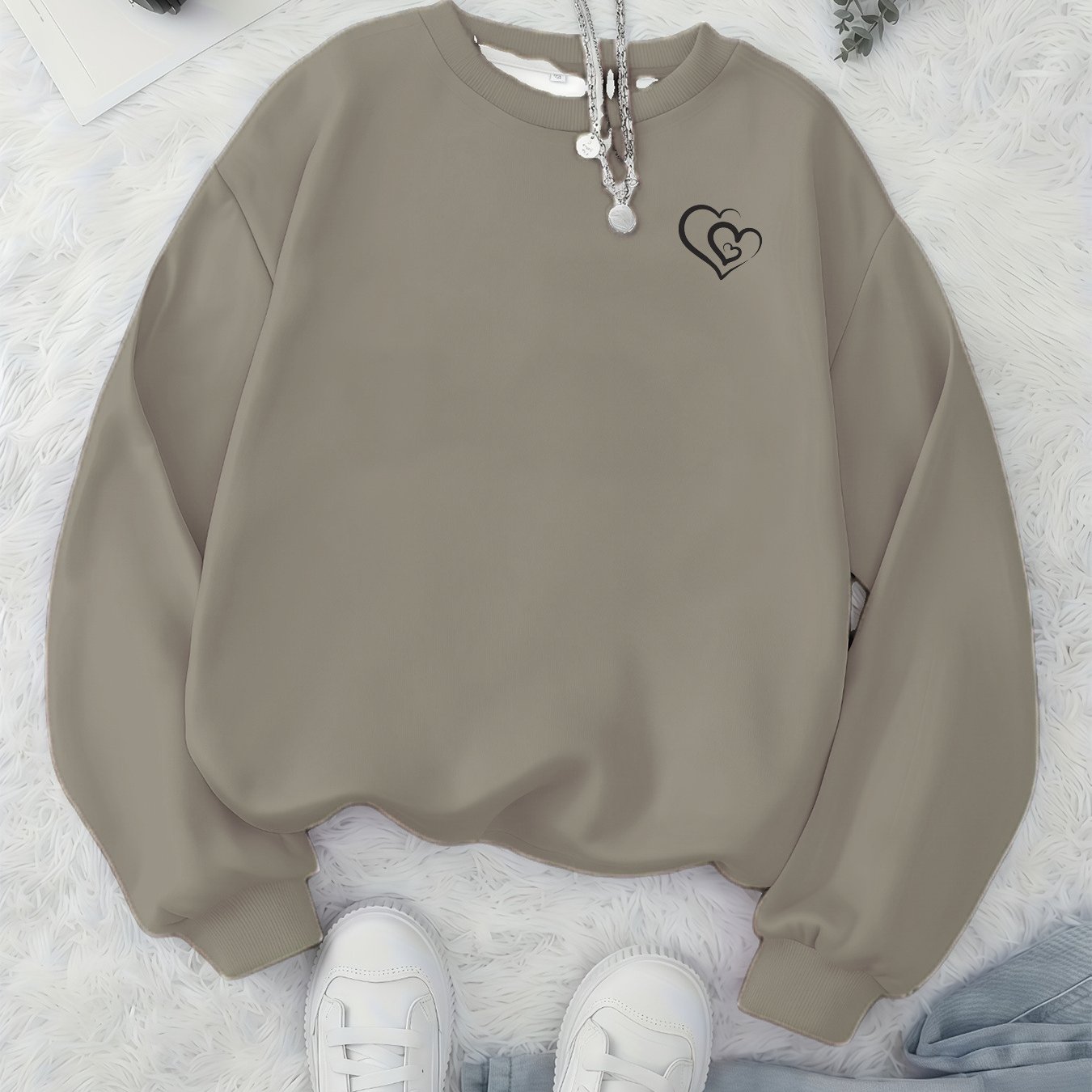 Image of Women's Casual Loose Fit Round Neck Pullover With Heart Print, Lightweight Breathable Long Sleeve Top For Spring Autumn Daily Wear, Comfortable & Versatile - Ships From Europe