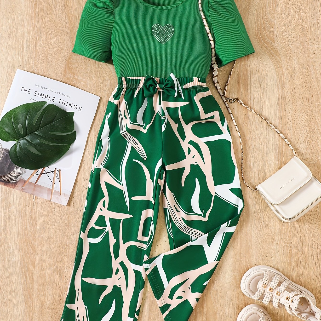 Image of Girls' Spring/summer Medium/large Size Kids' Rhinestone Heart Short-sleeve Top And Long Pants 2pcs Set, Suitable For Travel, Vacation, And Party Outfits, Perfect For Outdoor