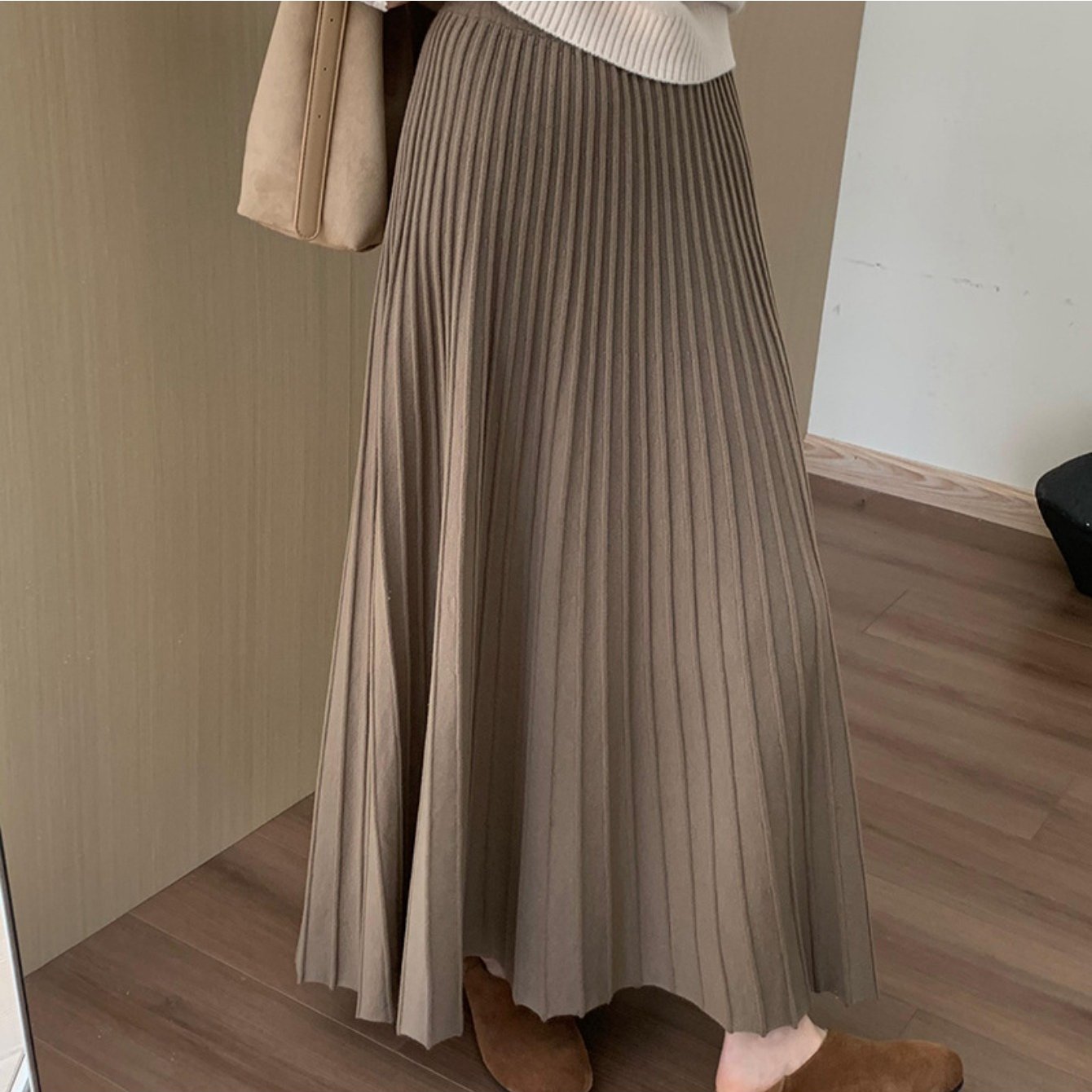 Image of Autumn And Winter Light Mature Style Pleated Half Skirt, Loose Fit Hides Flesh And Slim, A-line Casual Midi Skirt, Versatile For Matching