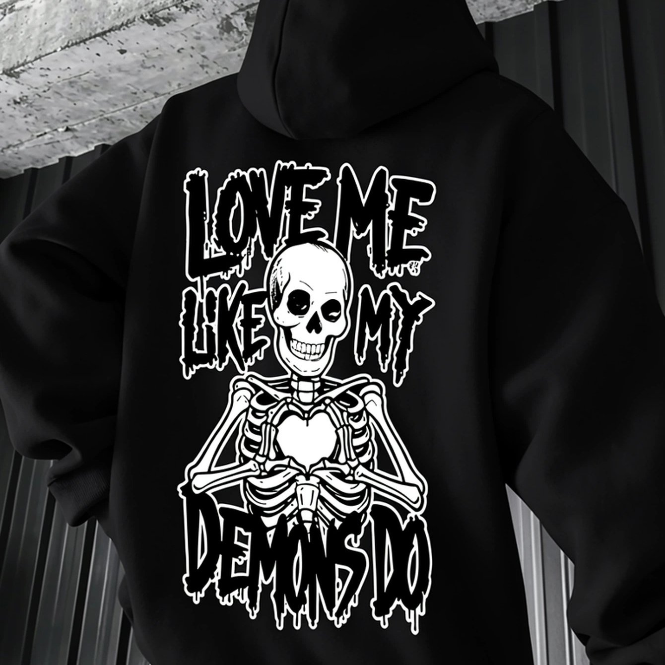 Image of Men's Gothic Love Me Like Demons Do Graphic Hooded Sweatshirt - Skull And Heart Print Pullover Hoodie With Drawstring Hood, Fit, Edgy Streetwear Casual Wear, And Gothic Lettering