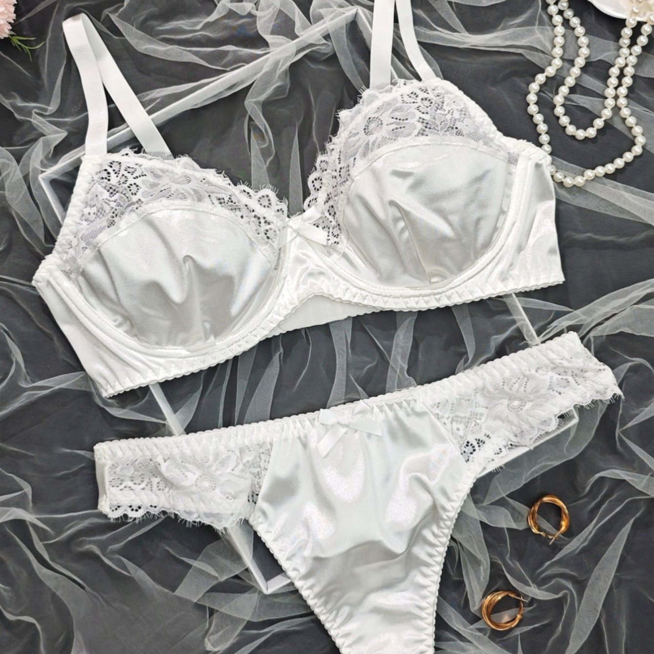 Image of 2pcs Large Size Ladies' Underwear Set With High-end And Glossy Exquisite Fabric, Lace Stitching, White Sexy Steel Ring Bra & Comfortable Triangle Underwear, Elegant Daily Wear Bra