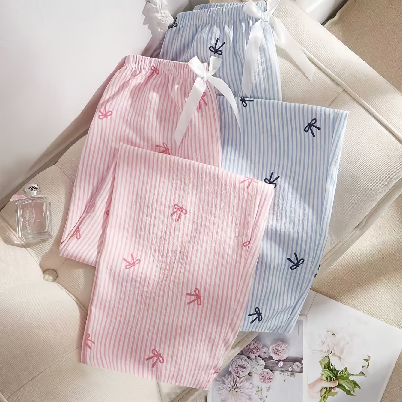 E-shop Zweierpack Damen Schlafhosen: Lässige blaue gestreifte Schleifen-Pyjama-Hosen elegante rosa gestreifte Schleifen-Pyjama-Hosen, einfache bequeme