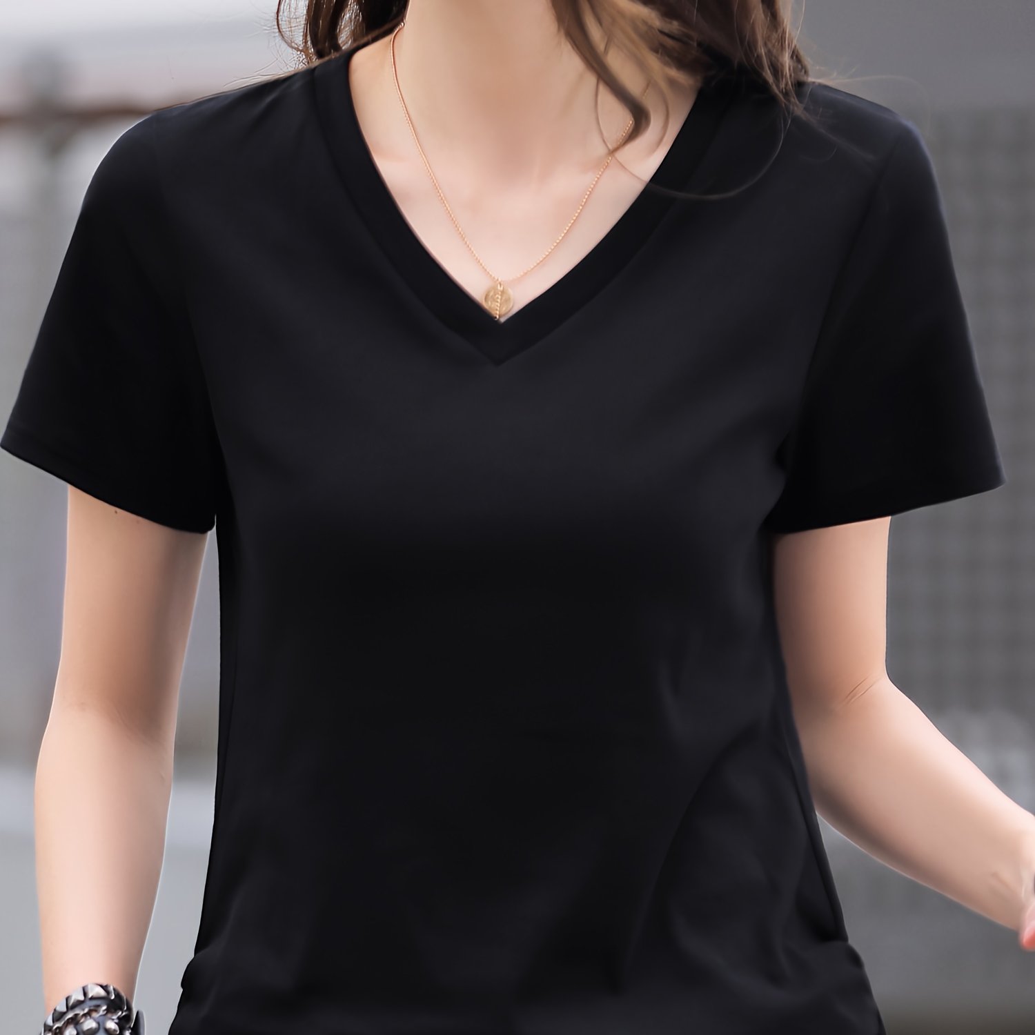 Image of Beautiful Women's Casual Fashion V-neck Short Sleeve T-shirt