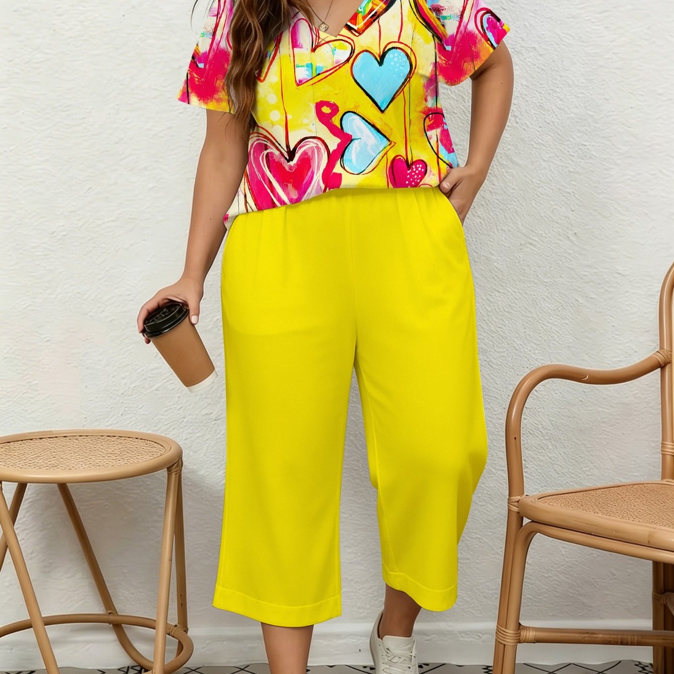 Image of Plus Size Two-piece Set -- Women's V-neck Heart Print T-shirt And Pocketed 7/8 Pants With Elegant And Fashionable Design, Suitable For Daily , Going Out, And Travel Vacation