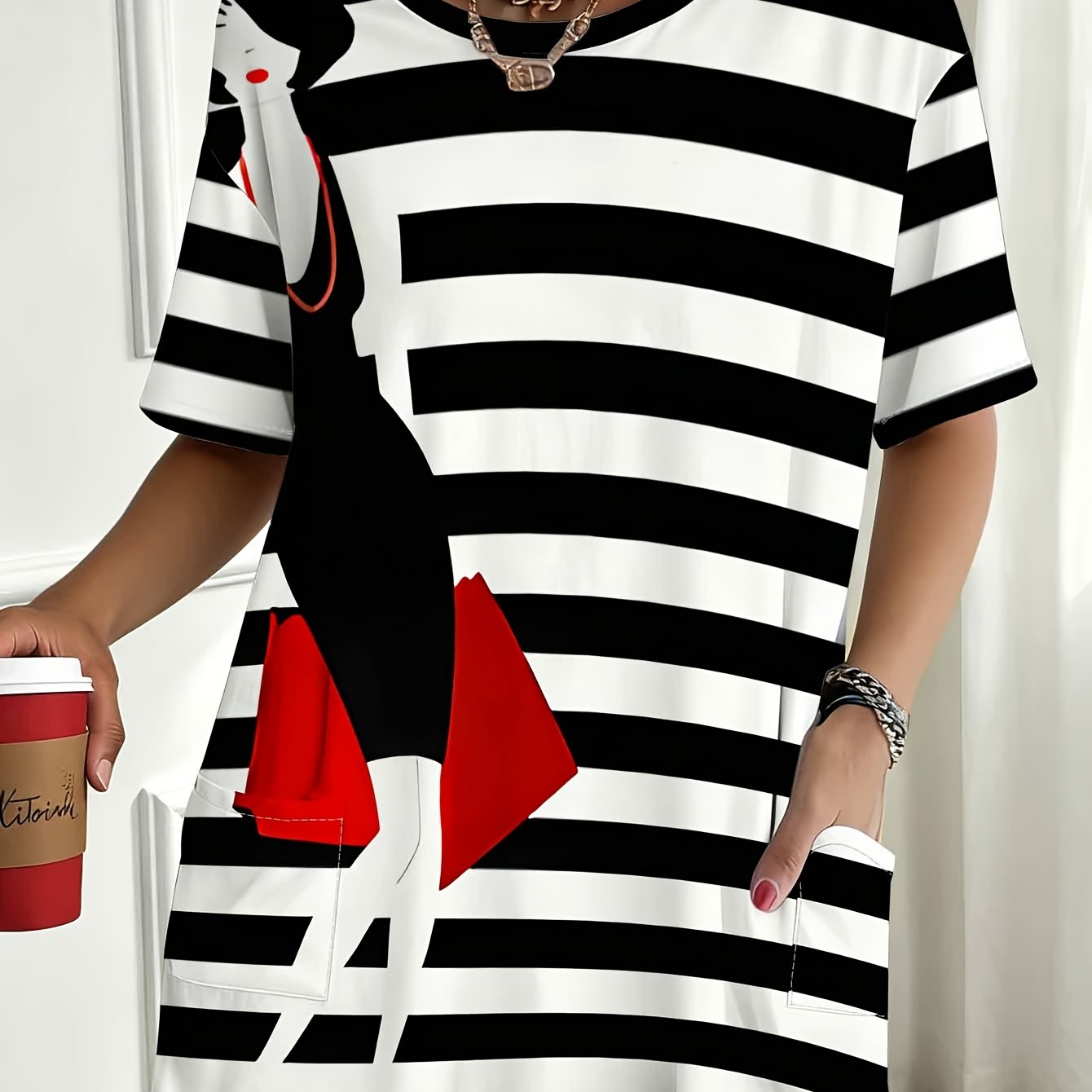 TEMU T-shirt à manches courtes rayé surdimensionné pour femmes avec imprimé géométrique rouge, doté de poches , idéal pour les quotidiens, les