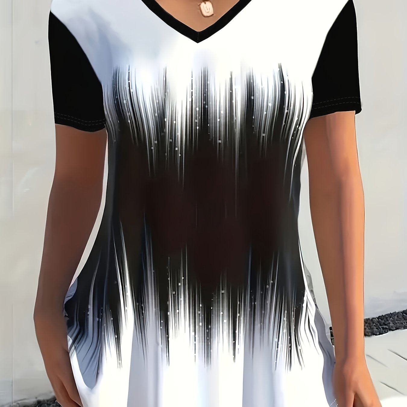 TEMU Women's Short-sleeve T-shirt With A V-neck And Color- Print