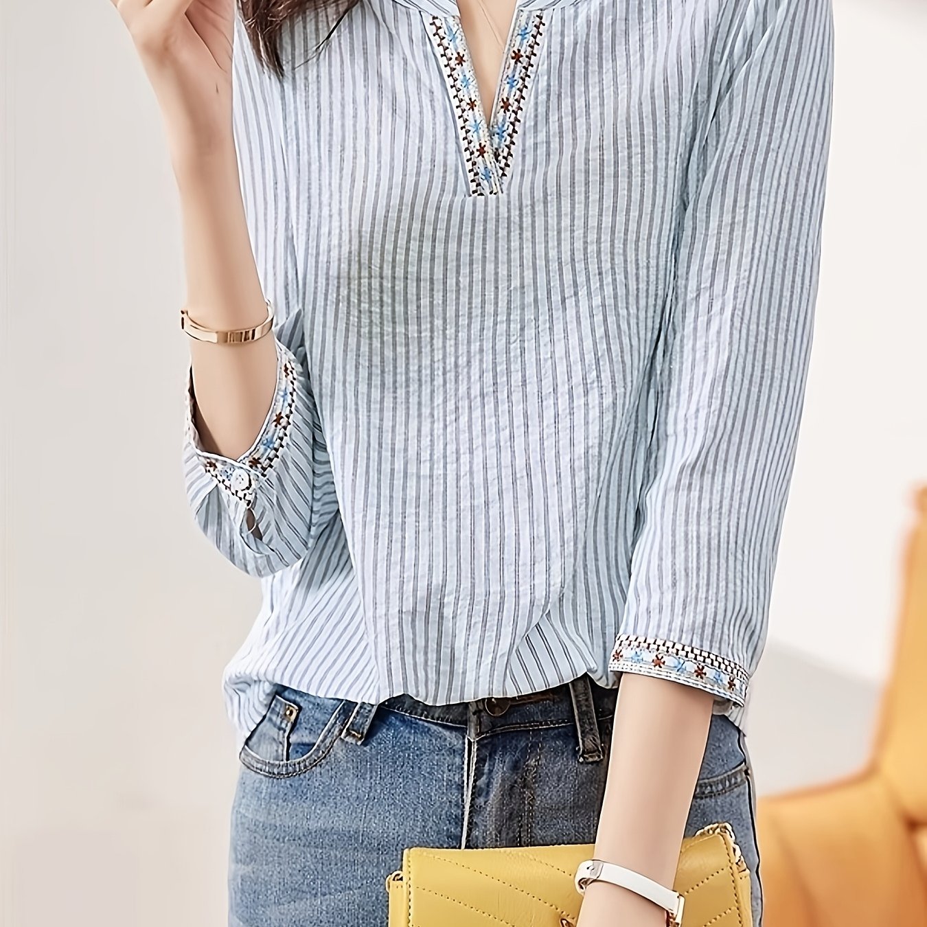 E-shop Gerichtetes gestreiftes V-Ausschnitt 3/4 Ärmel Shirt Damen Frühling Sommer Vintage Stickerei Ethnische Stil Urlaubsoberteil